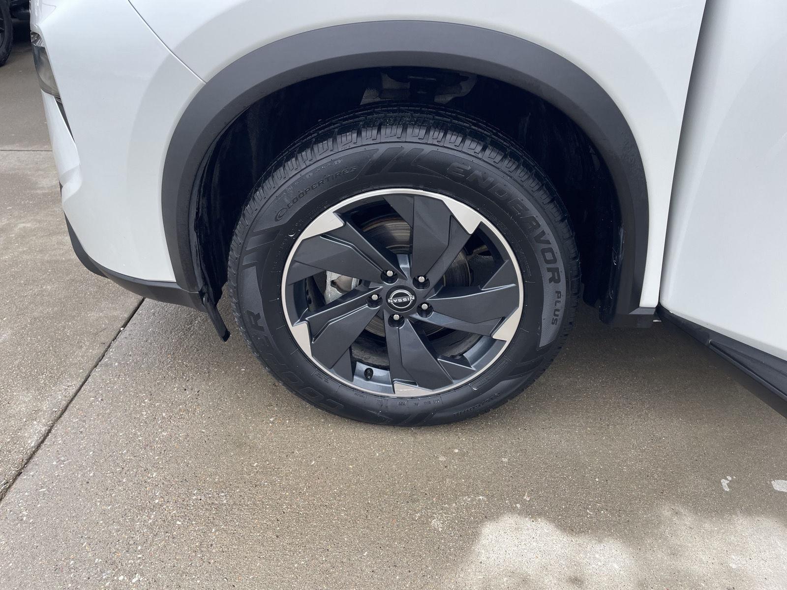 Vehicle photo 10