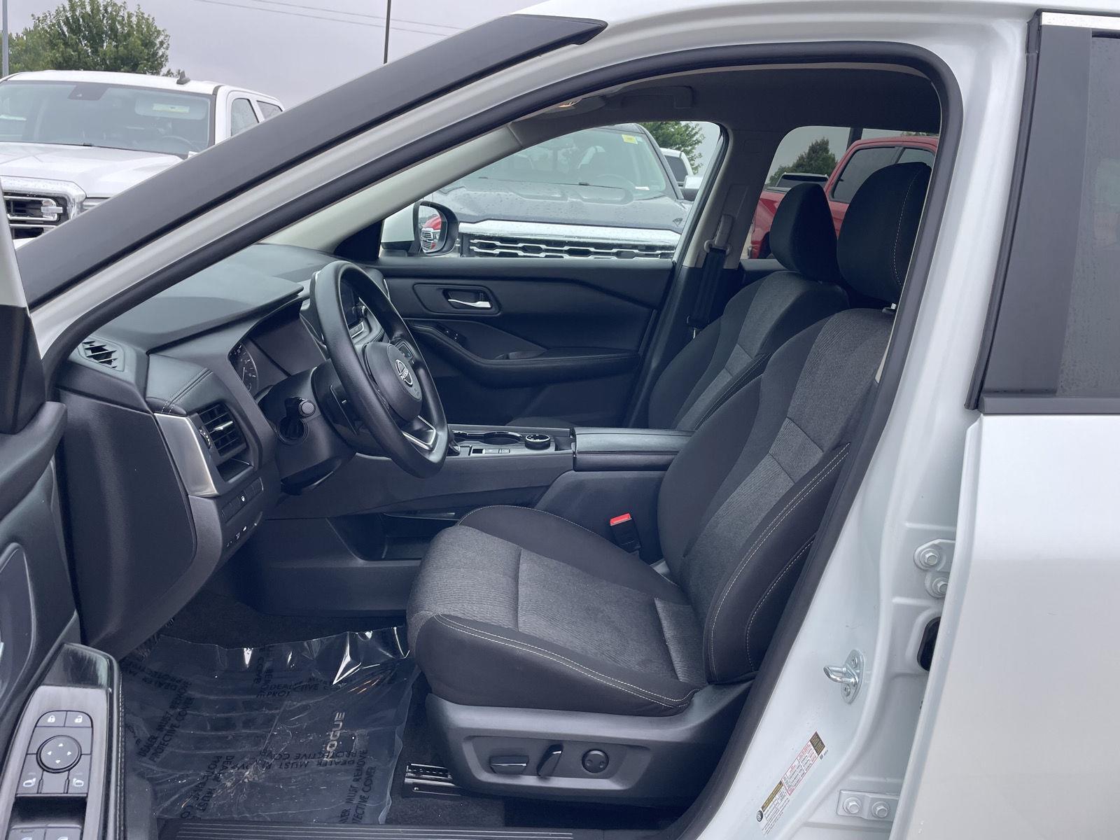 Vehicle photo 17