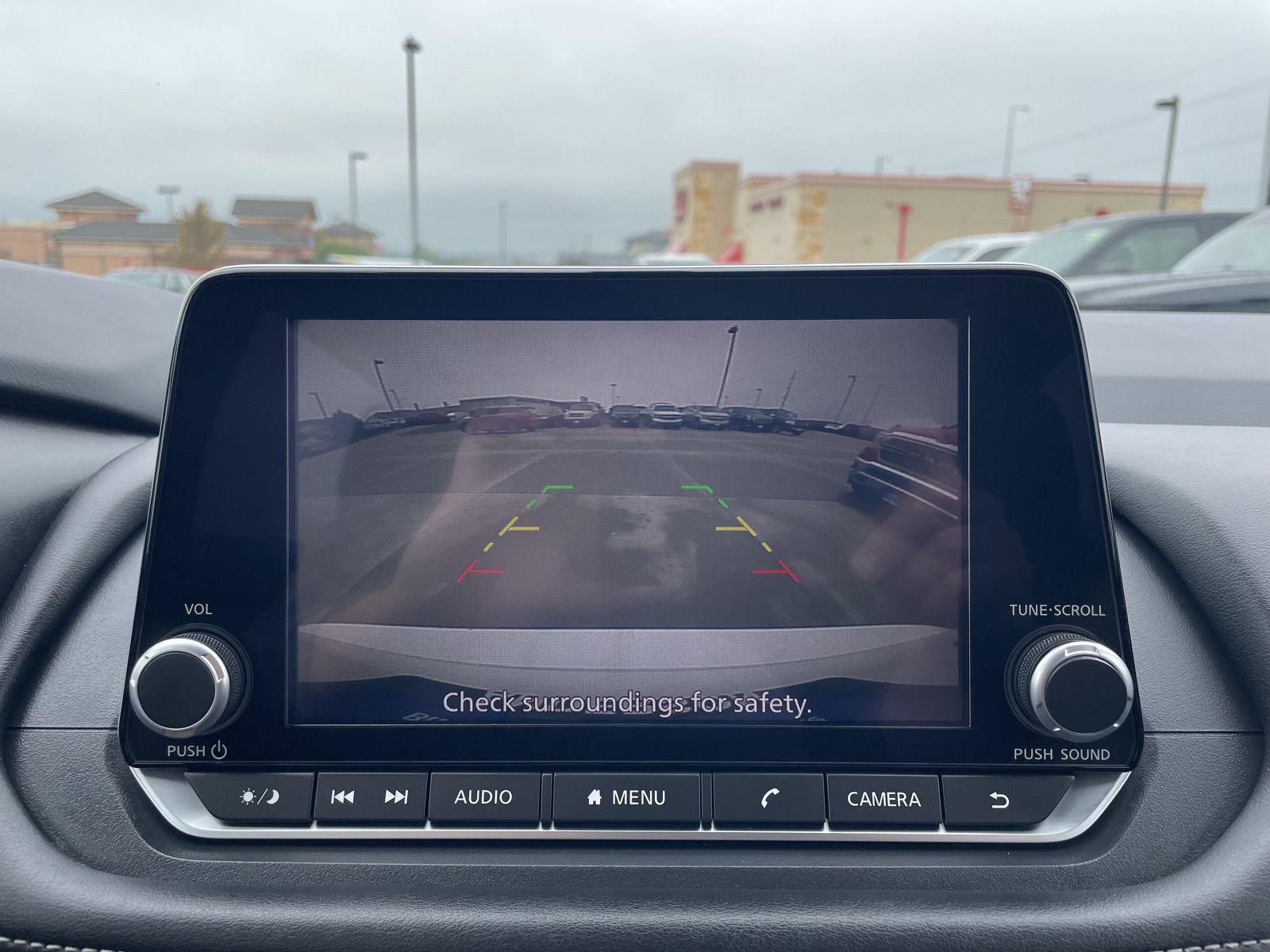 Vehicle photo 23