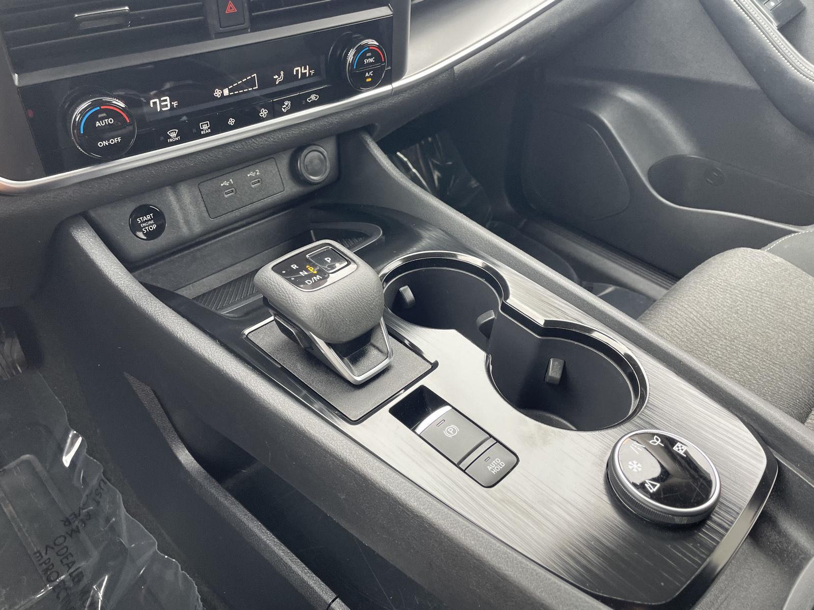 Vehicle photo 29