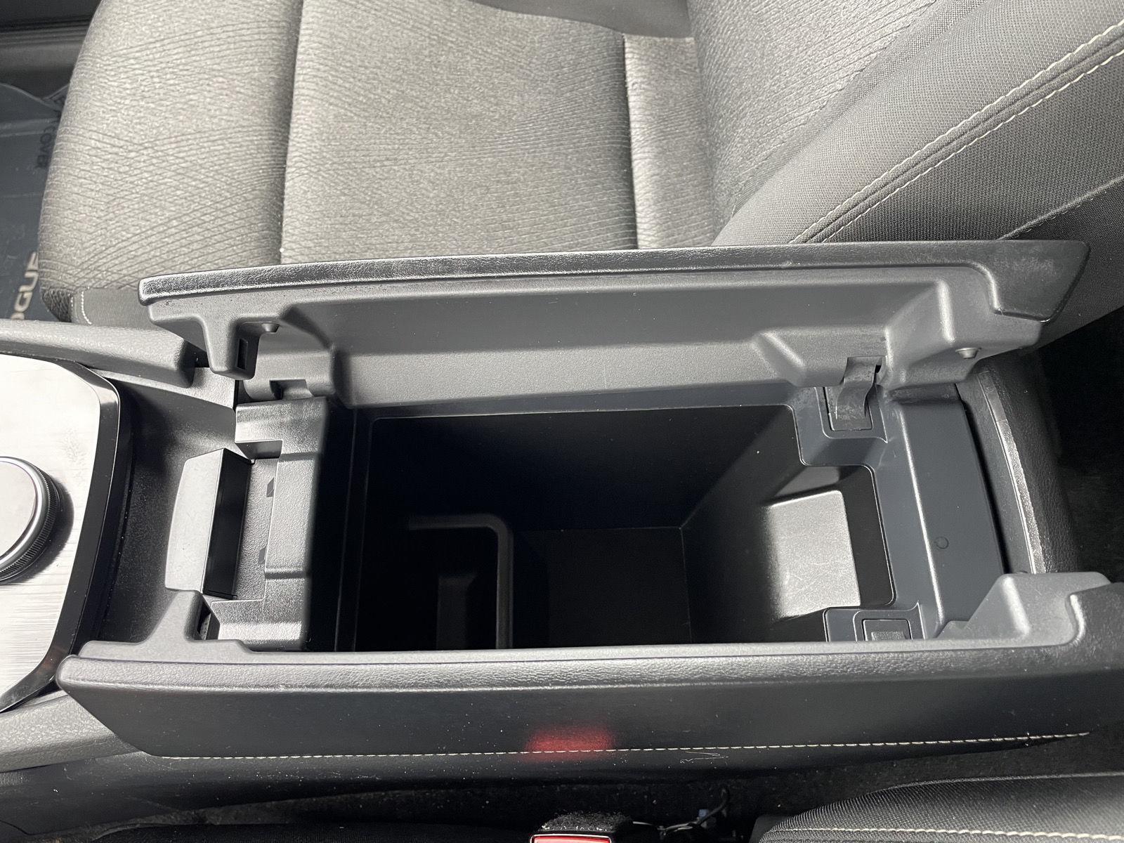 Vehicle photo 30