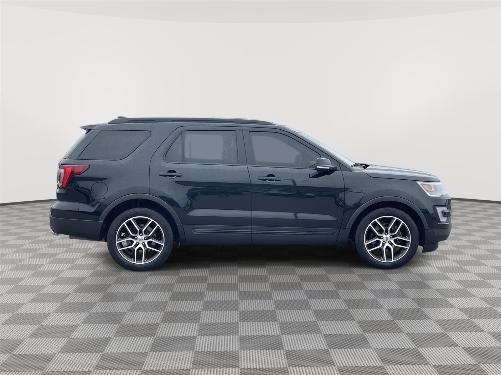 Vehicle photo 6