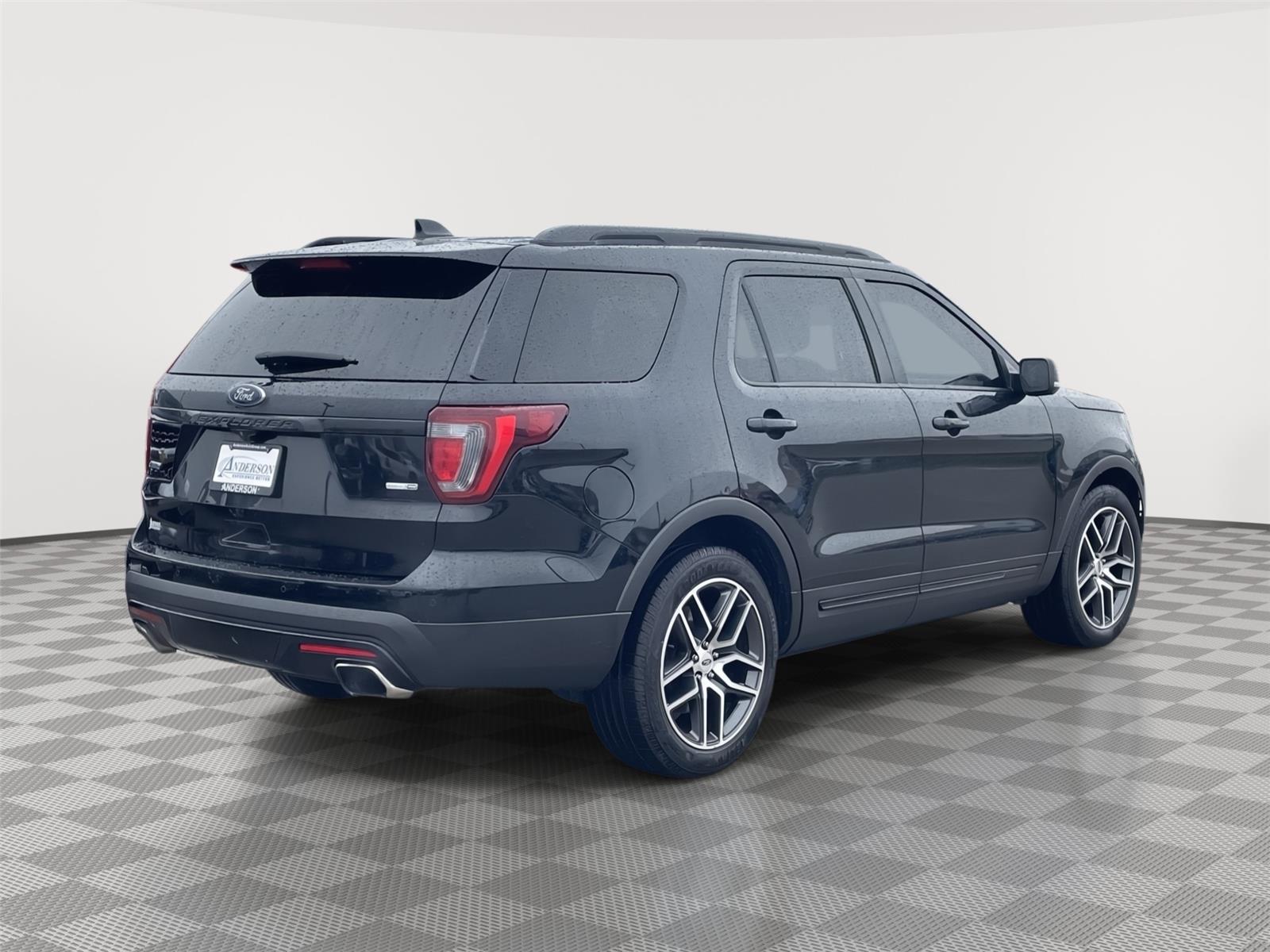 Vehicle photo 7