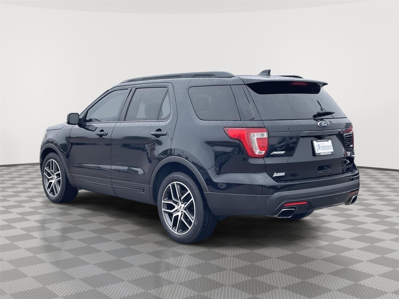 Vehicle photo 9