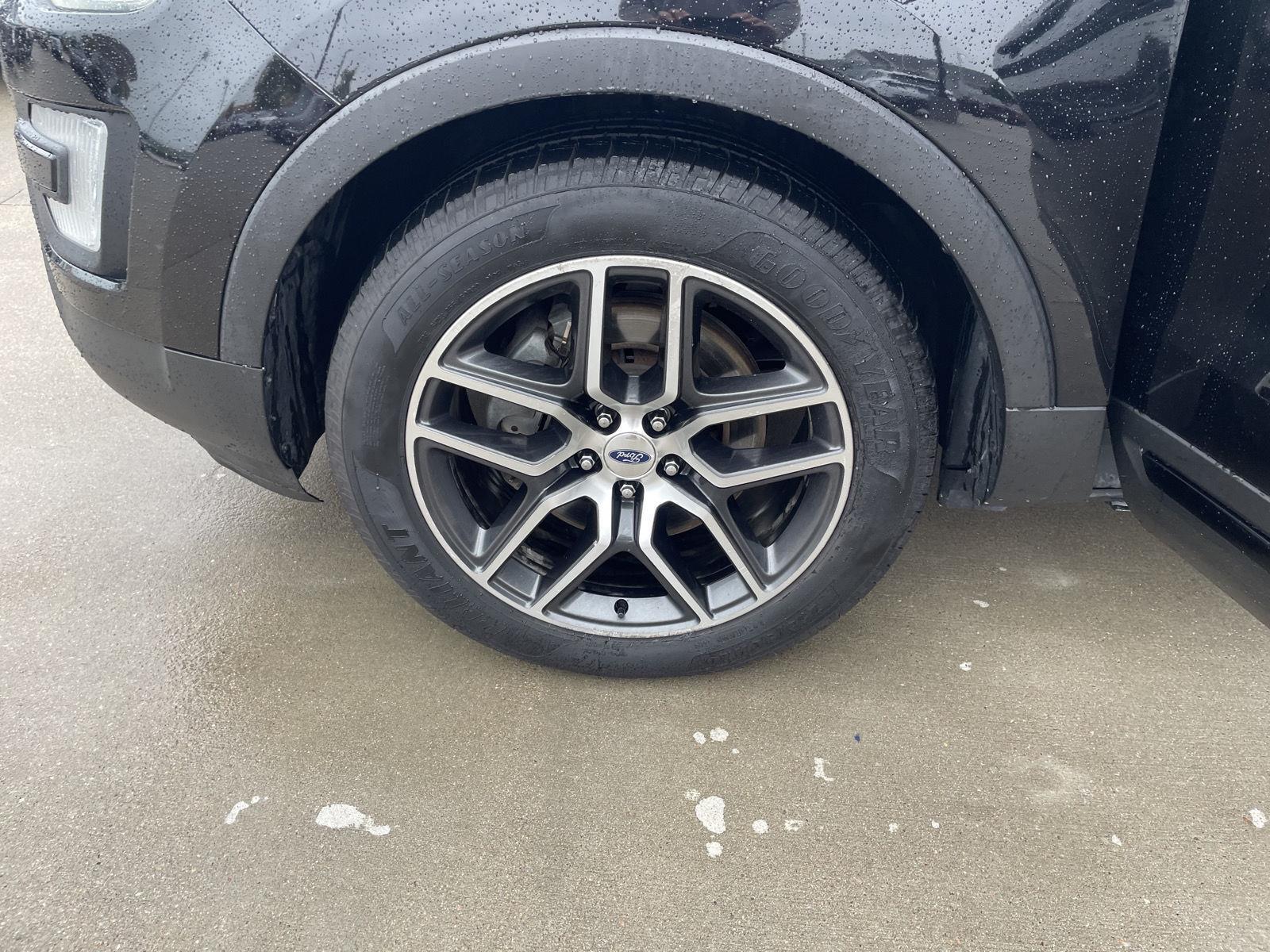Vehicle photo 10
