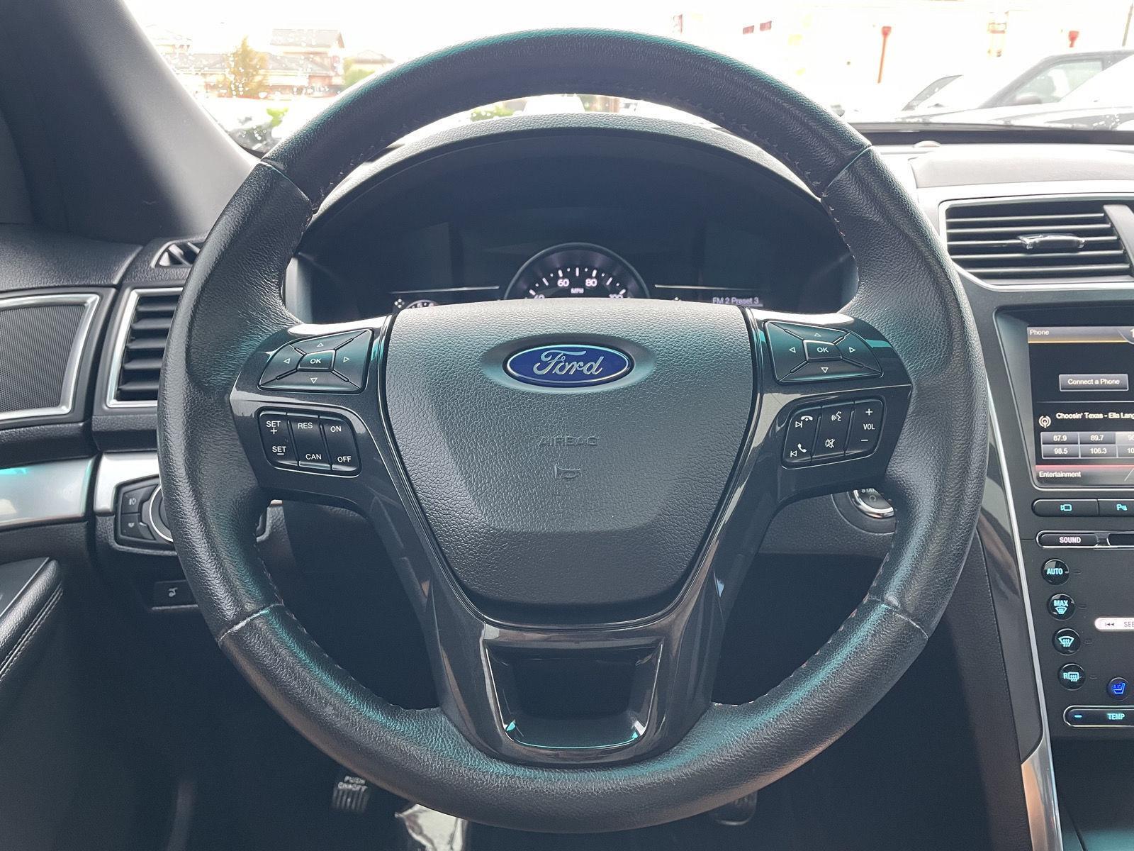 Vehicle photo 12
