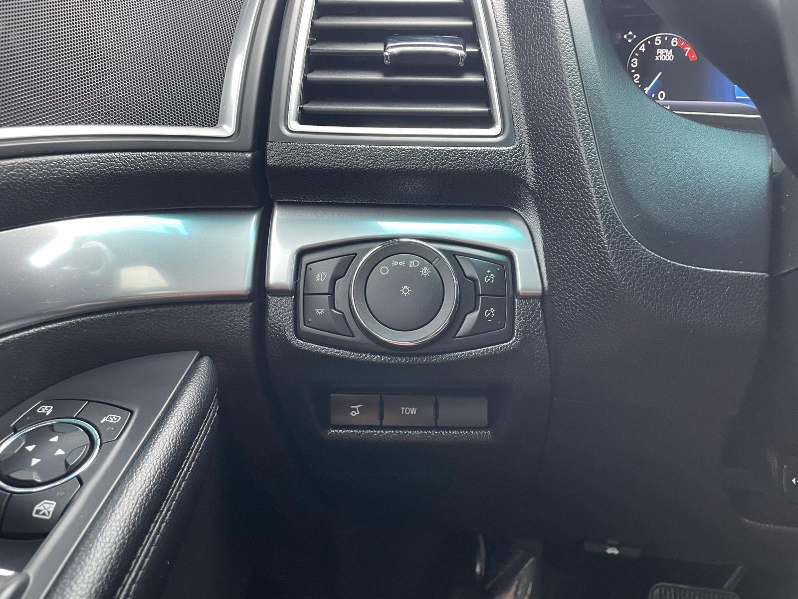 Vehicle photo 16