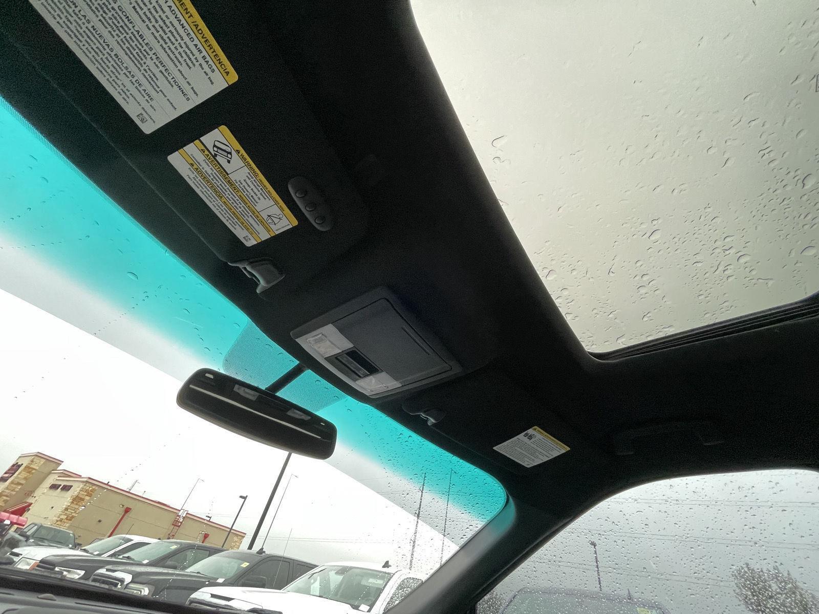 Vehicle photo 22
