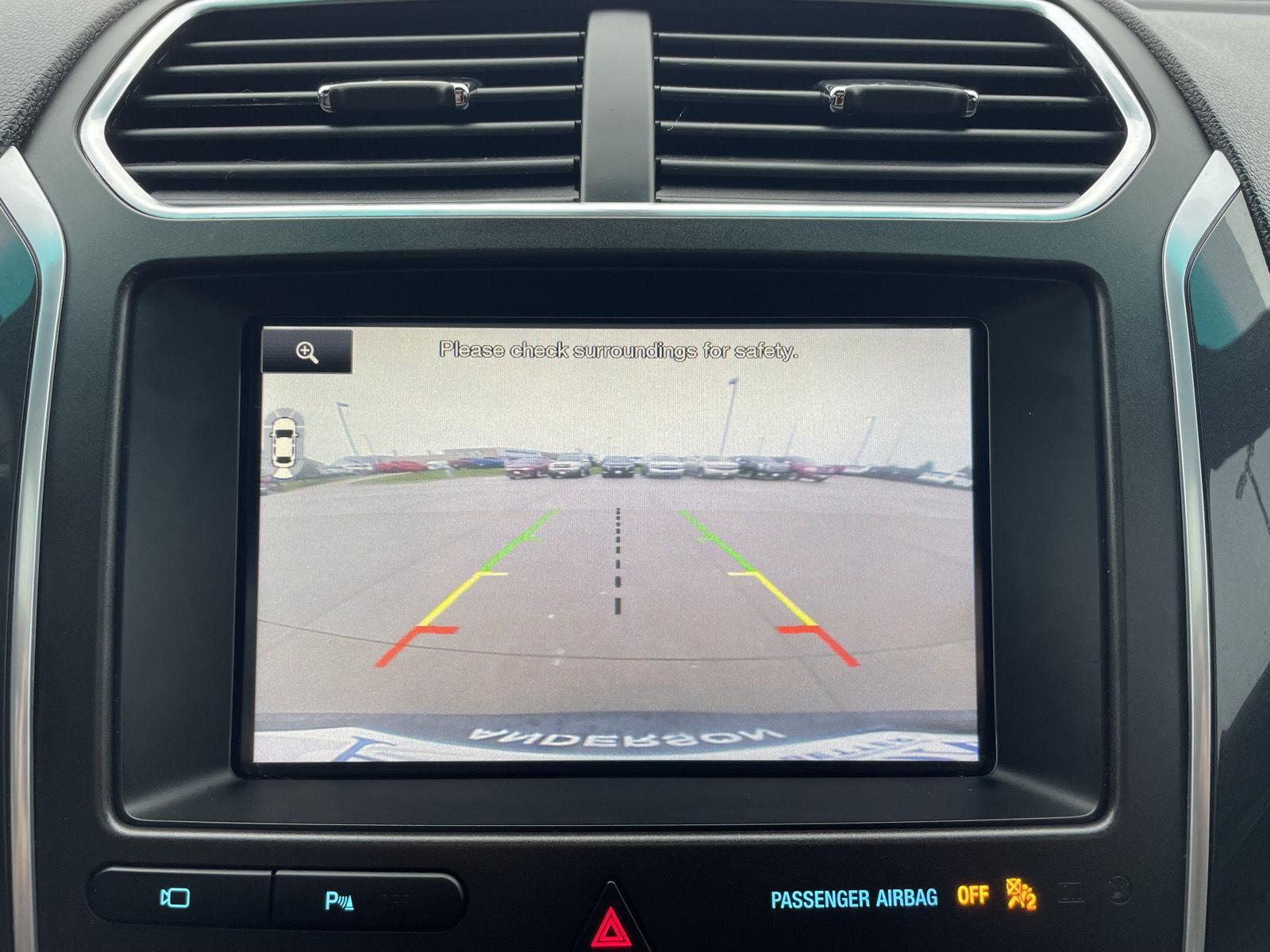 Vehicle photo 25