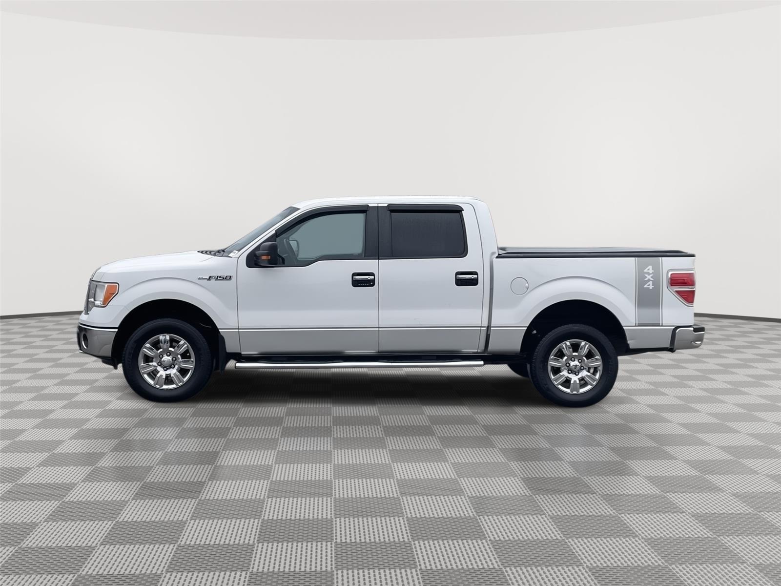 Vehicle photo 2