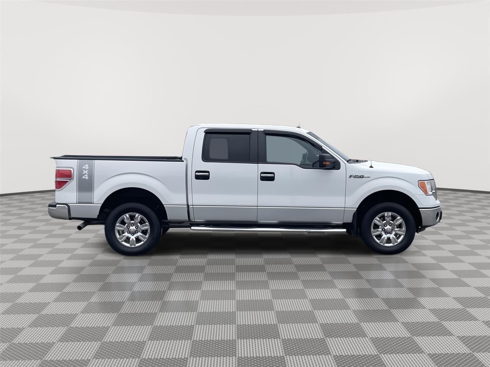 Vehicle photo 6