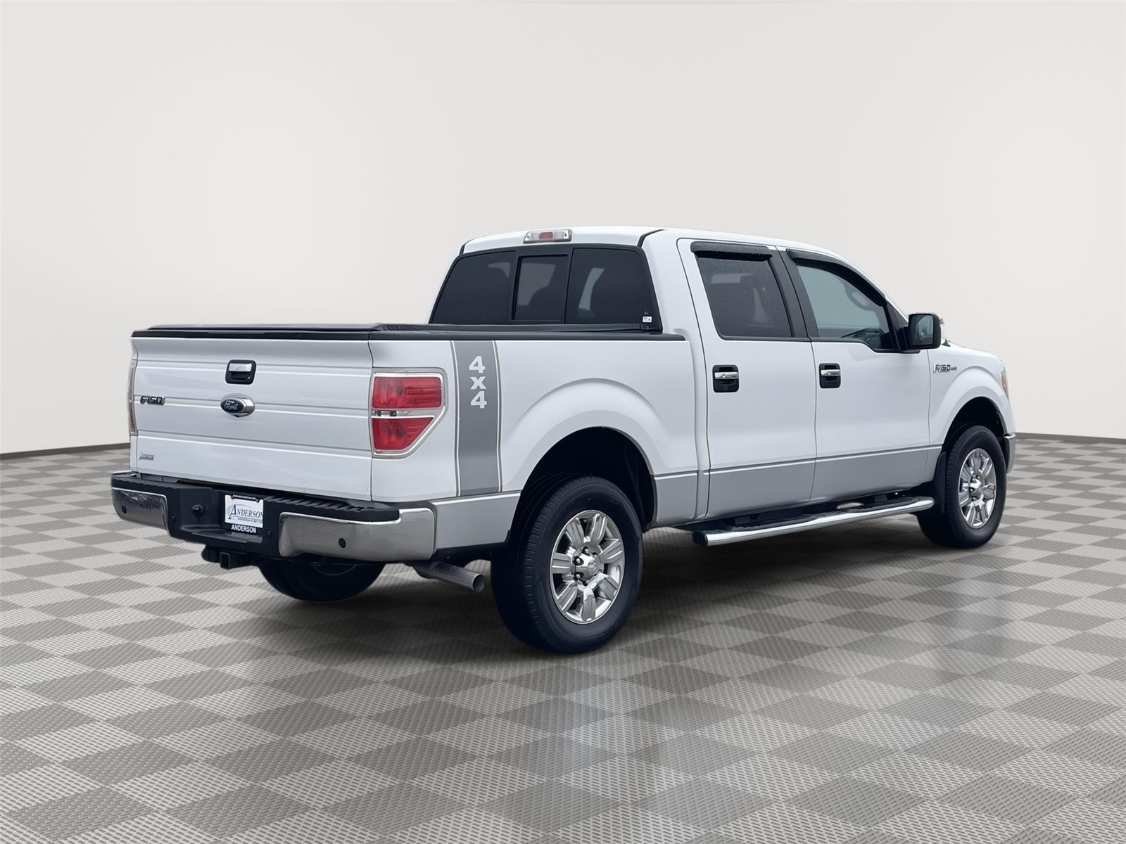 Vehicle photo 7