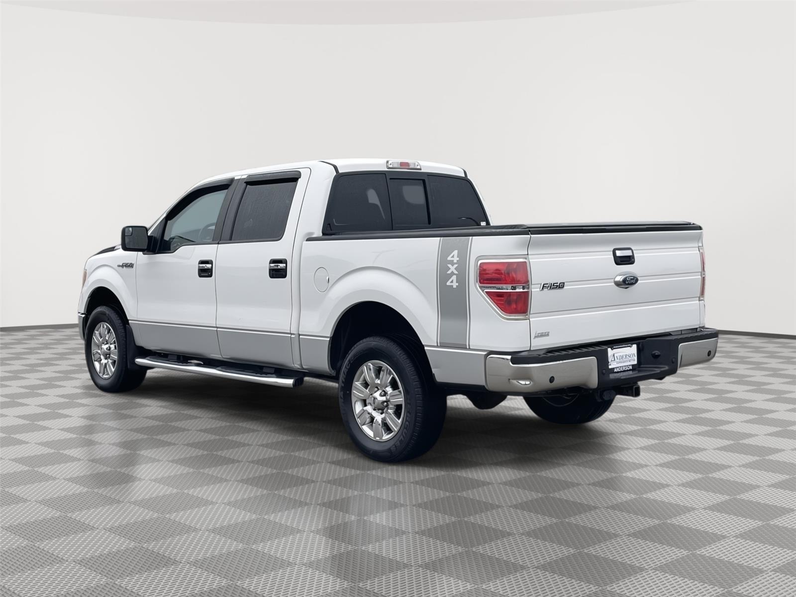 Vehicle photo 9