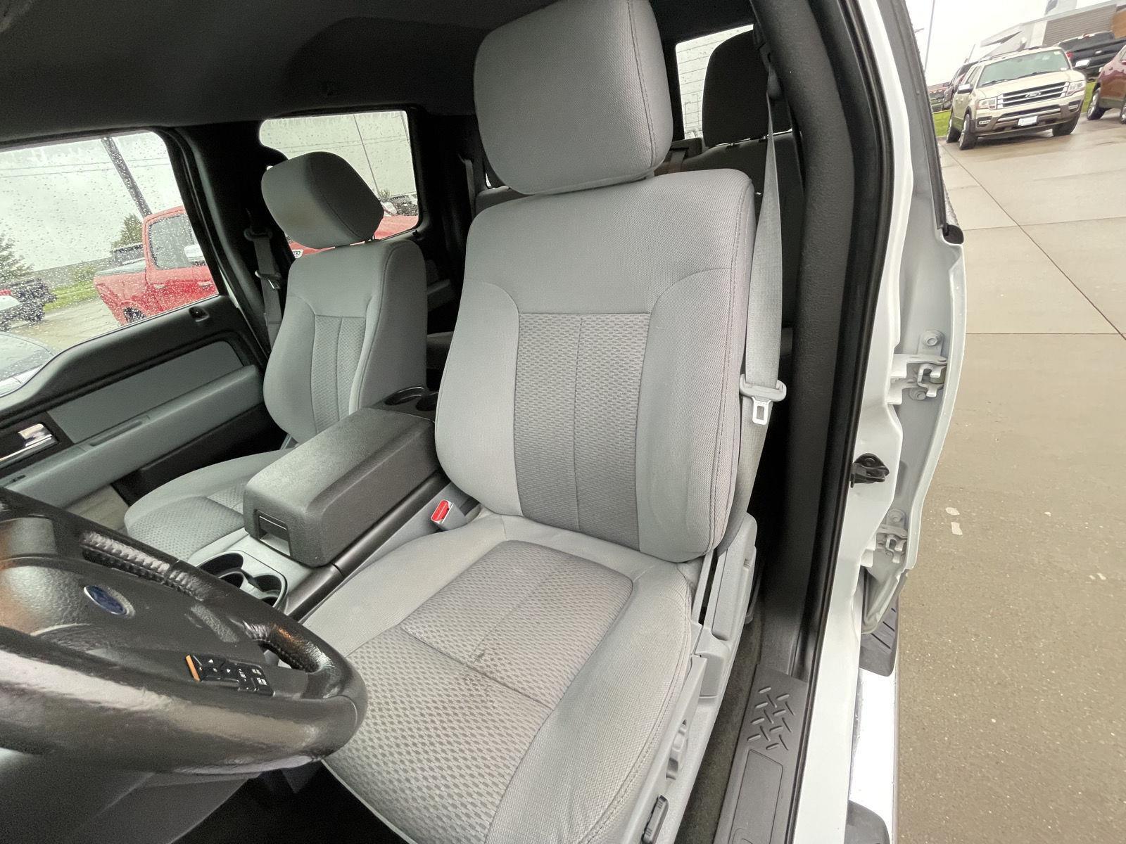 Vehicle photo 18