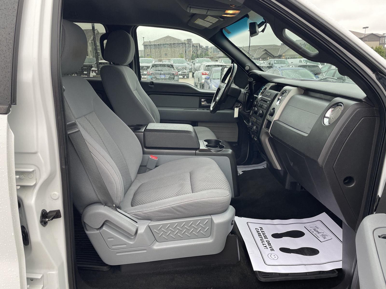 Vehicle photo 19
