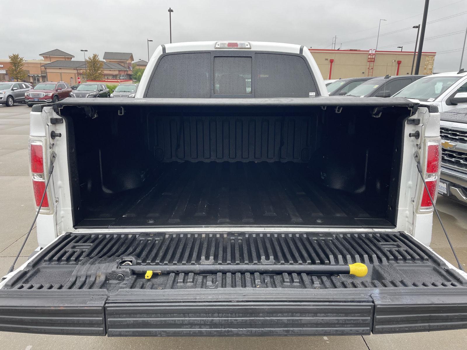 Vehicle photo 33
