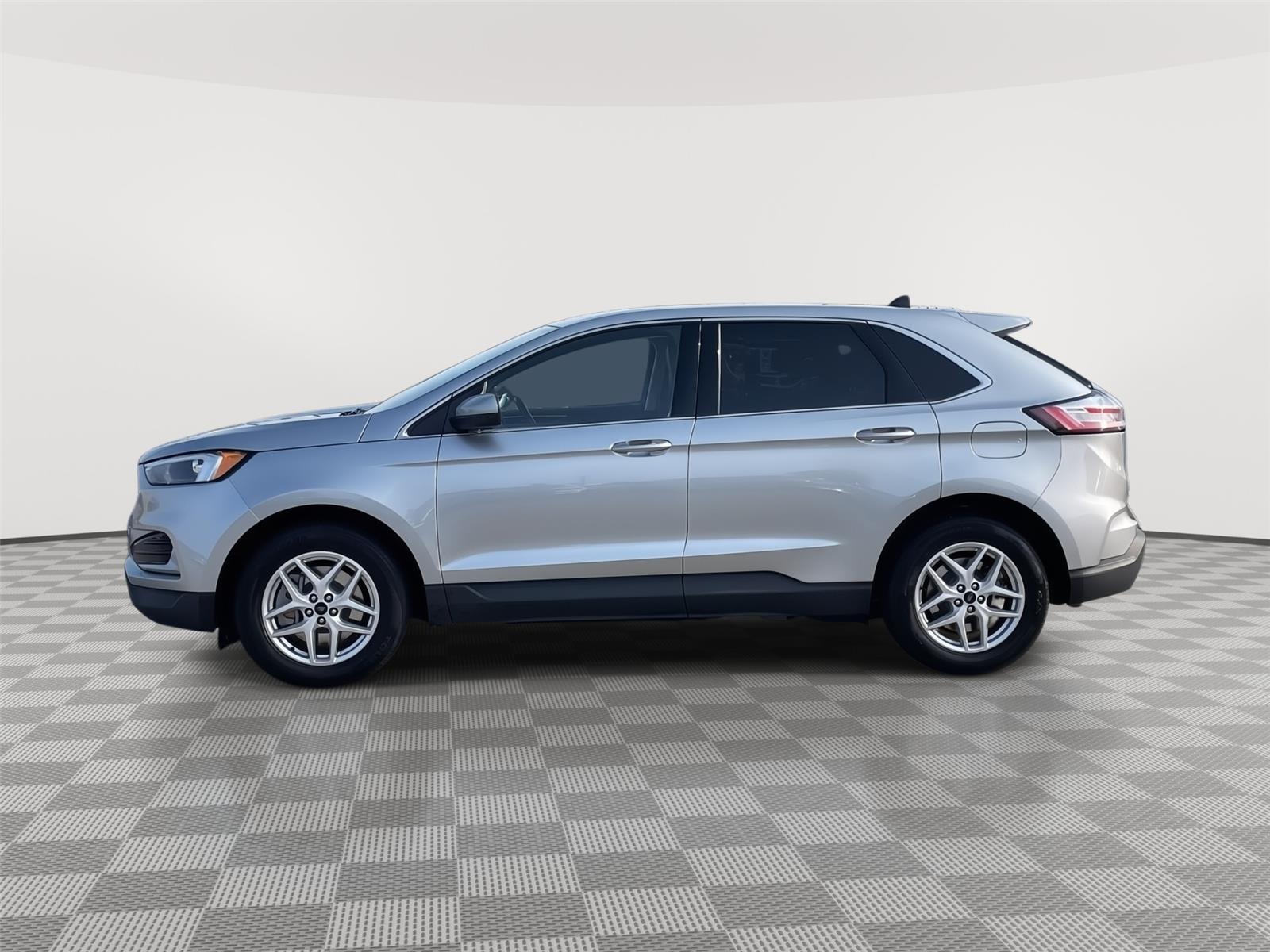 Vehicle photo 2