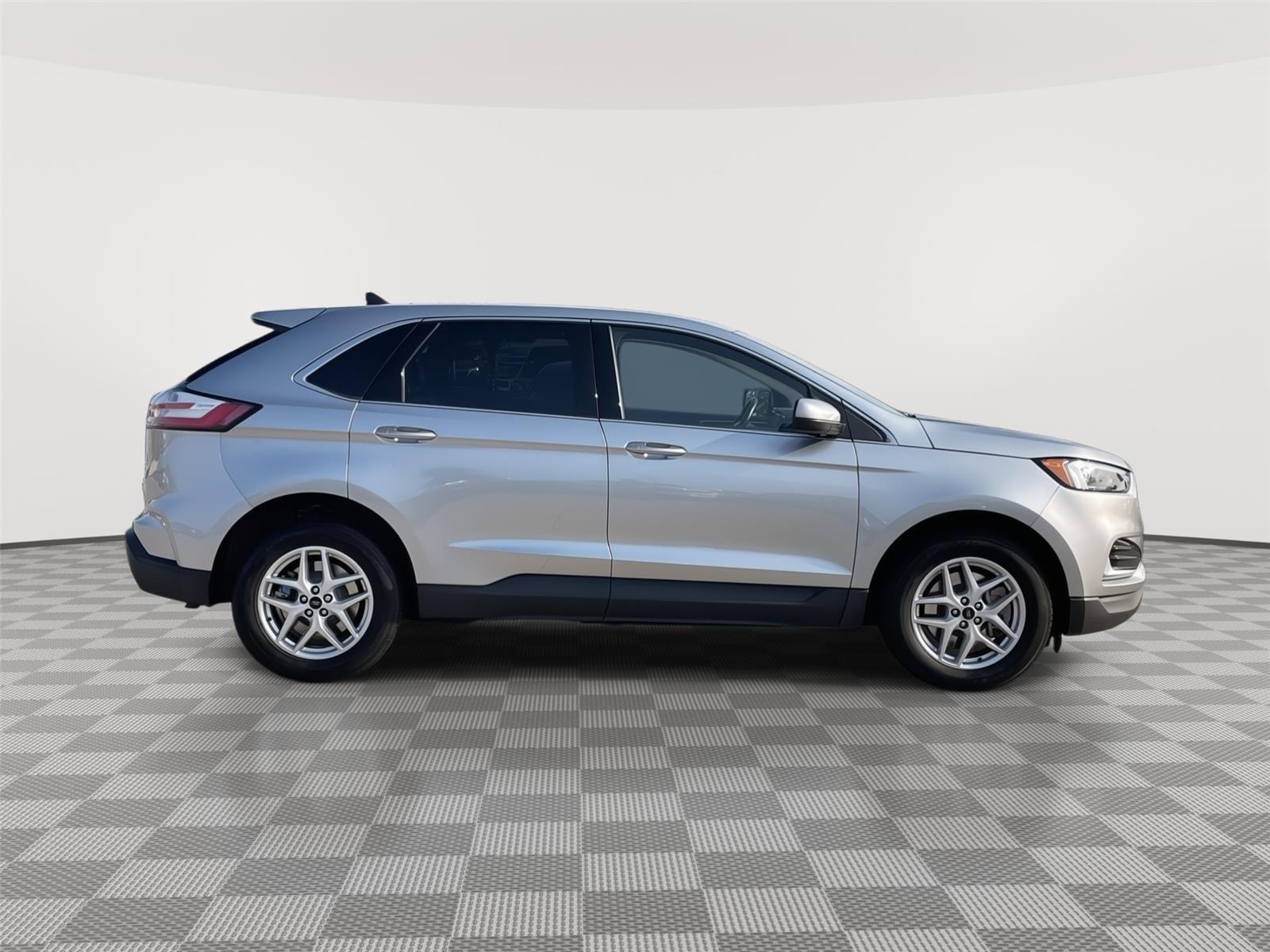 Vehicle photo 6