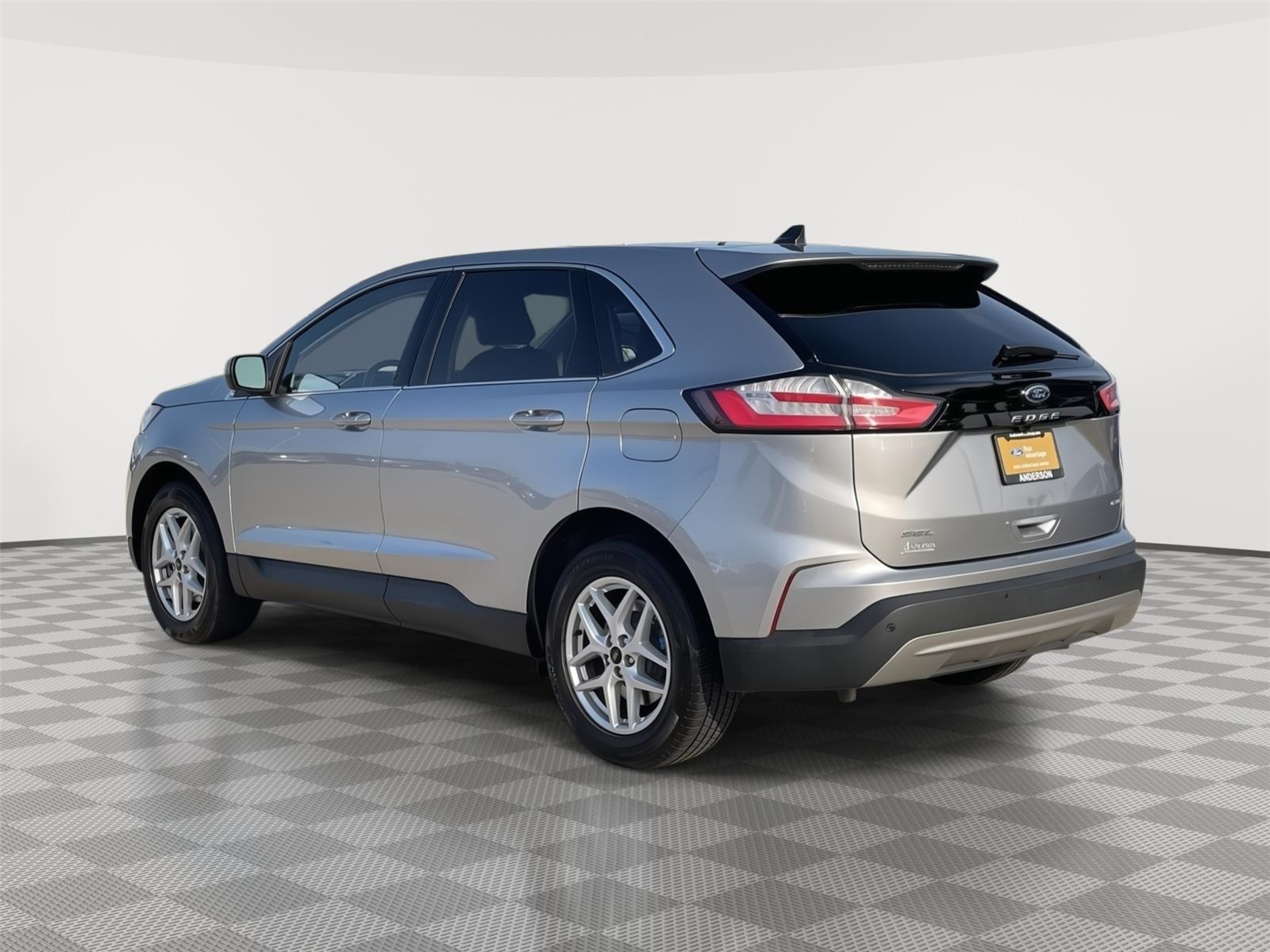 Vehicle photo 9