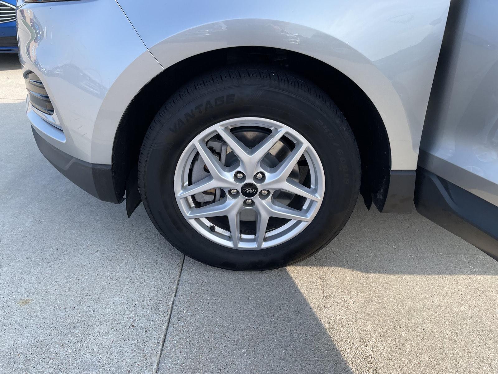 Vehicle photo 10