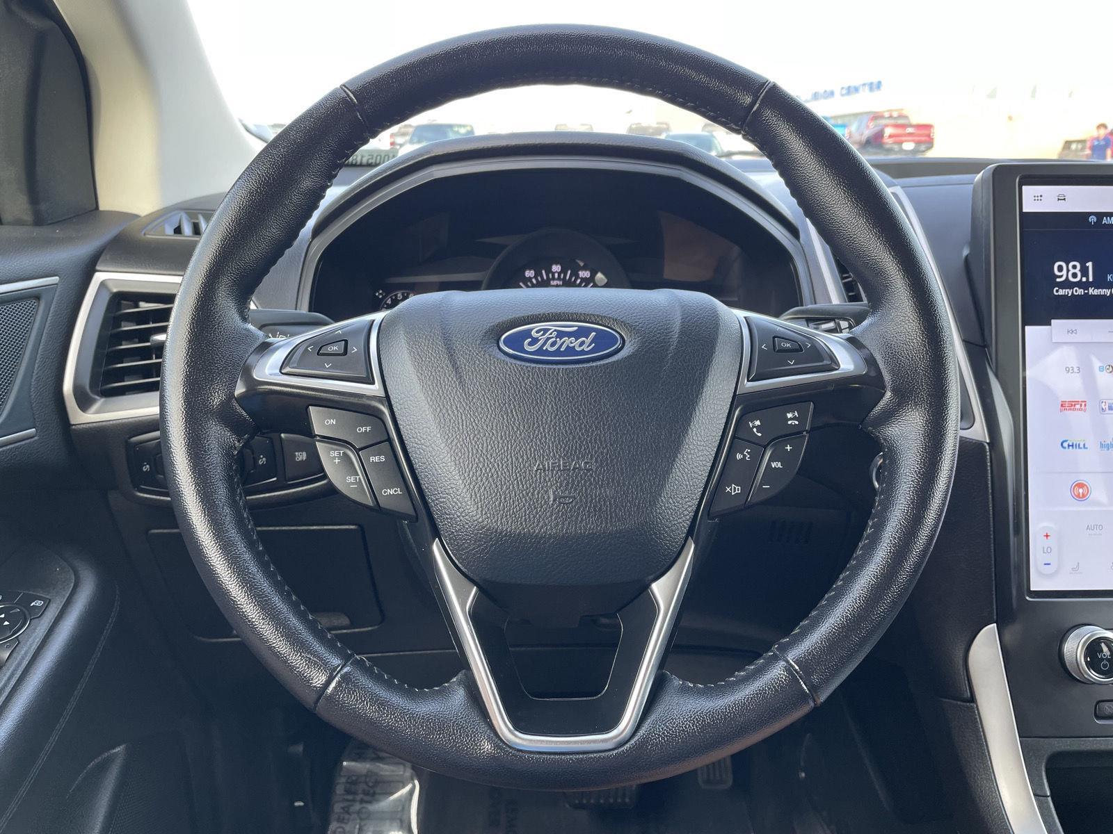 Vehicle photo 12