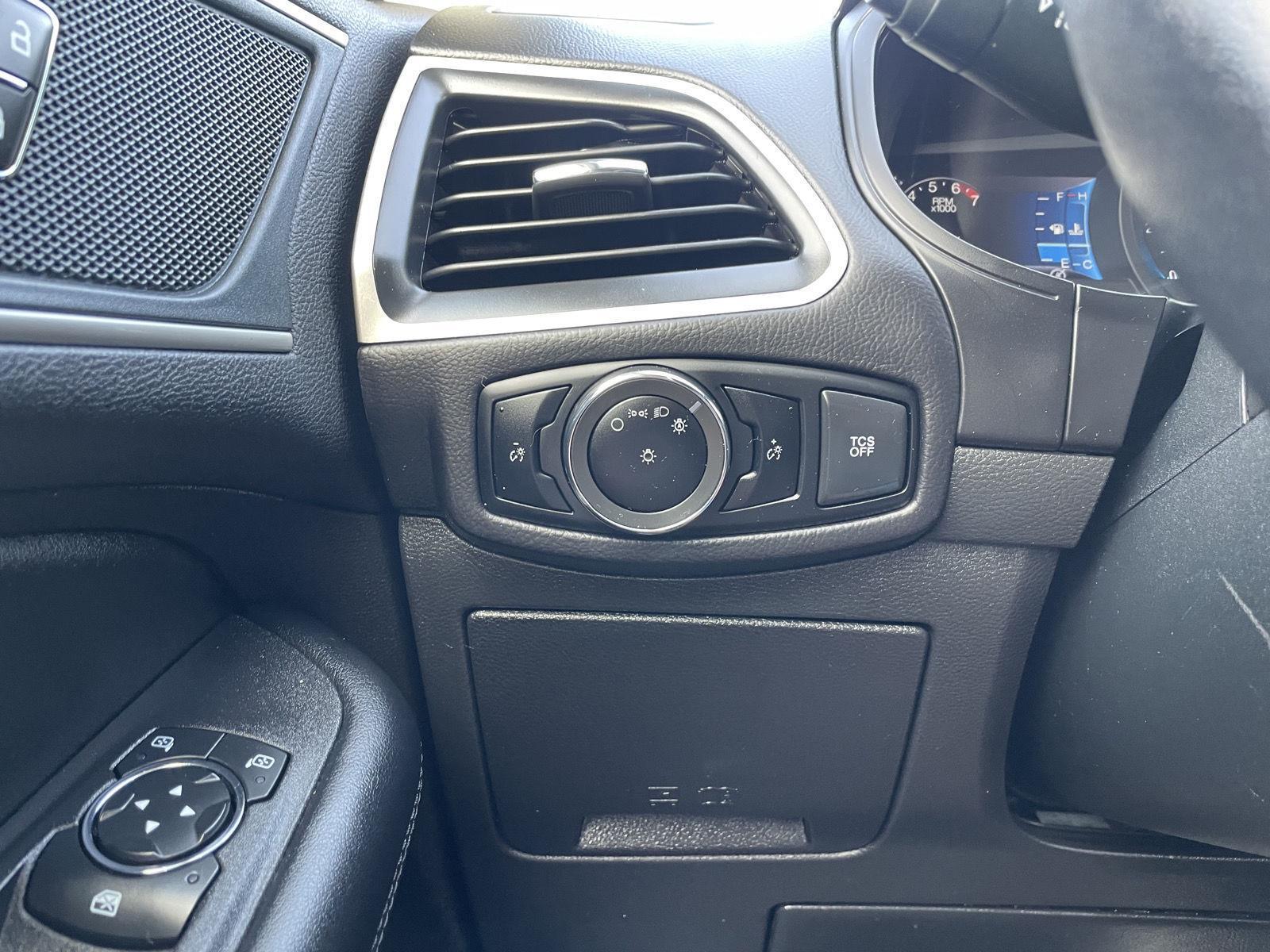 Vehicle photo 16