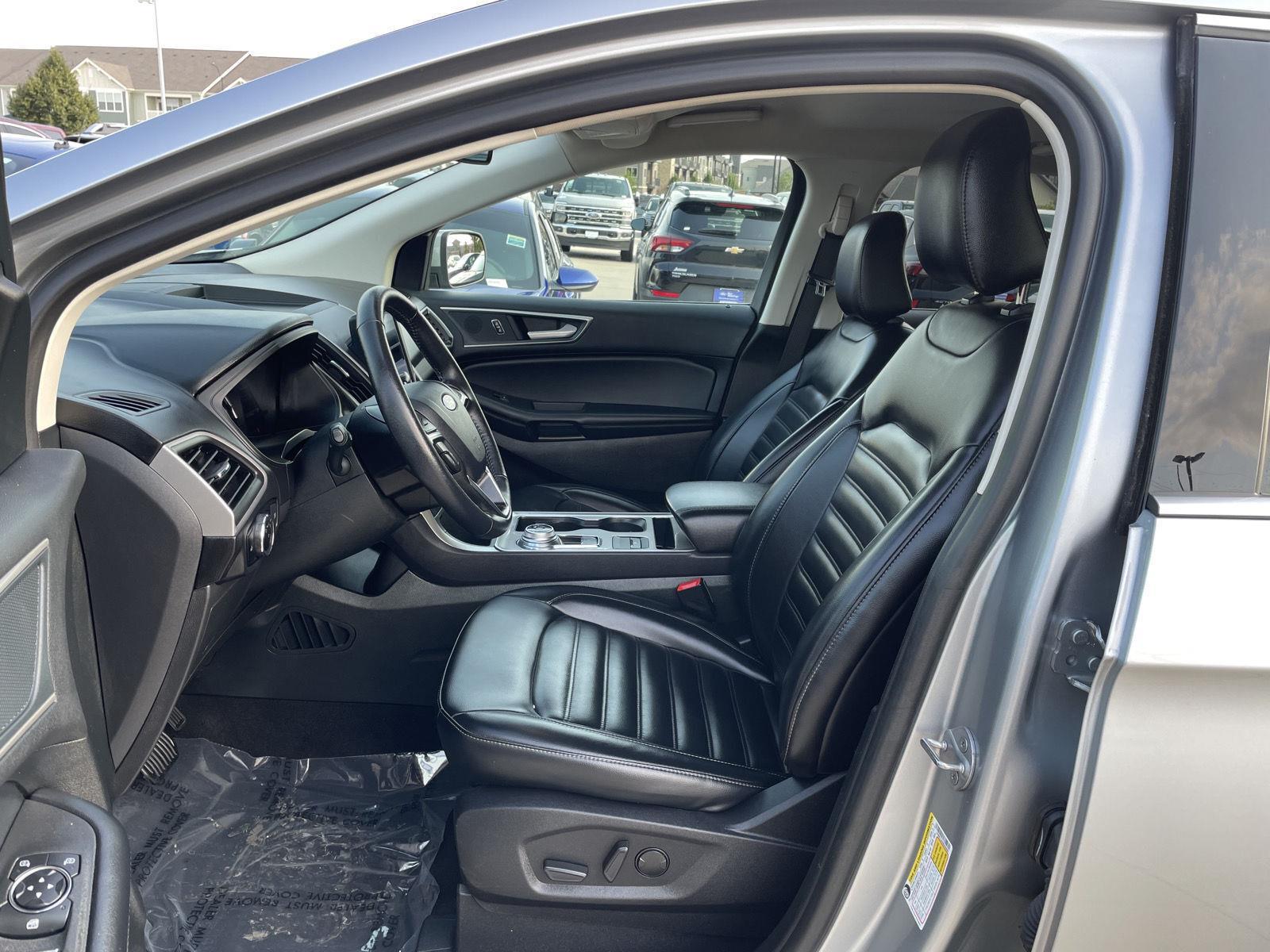 Vehicle photo 17