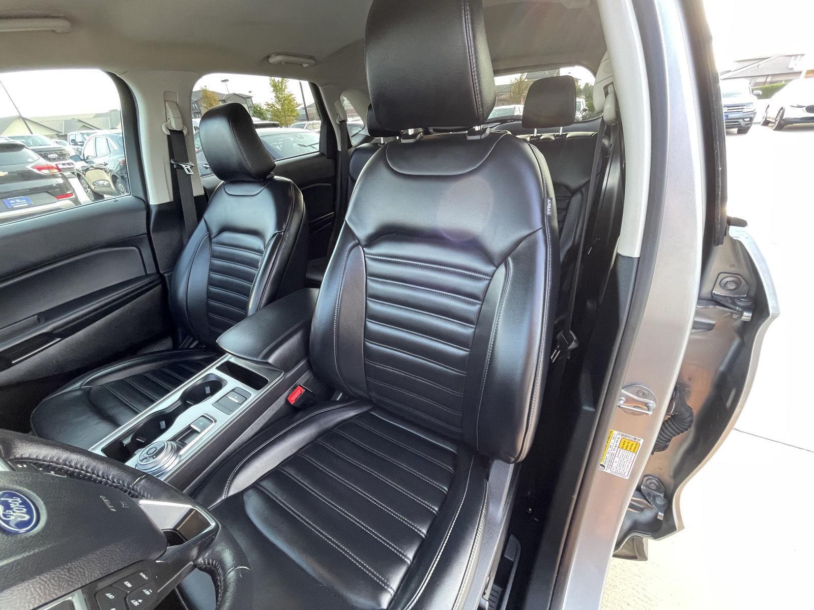 Vehicle photo 18