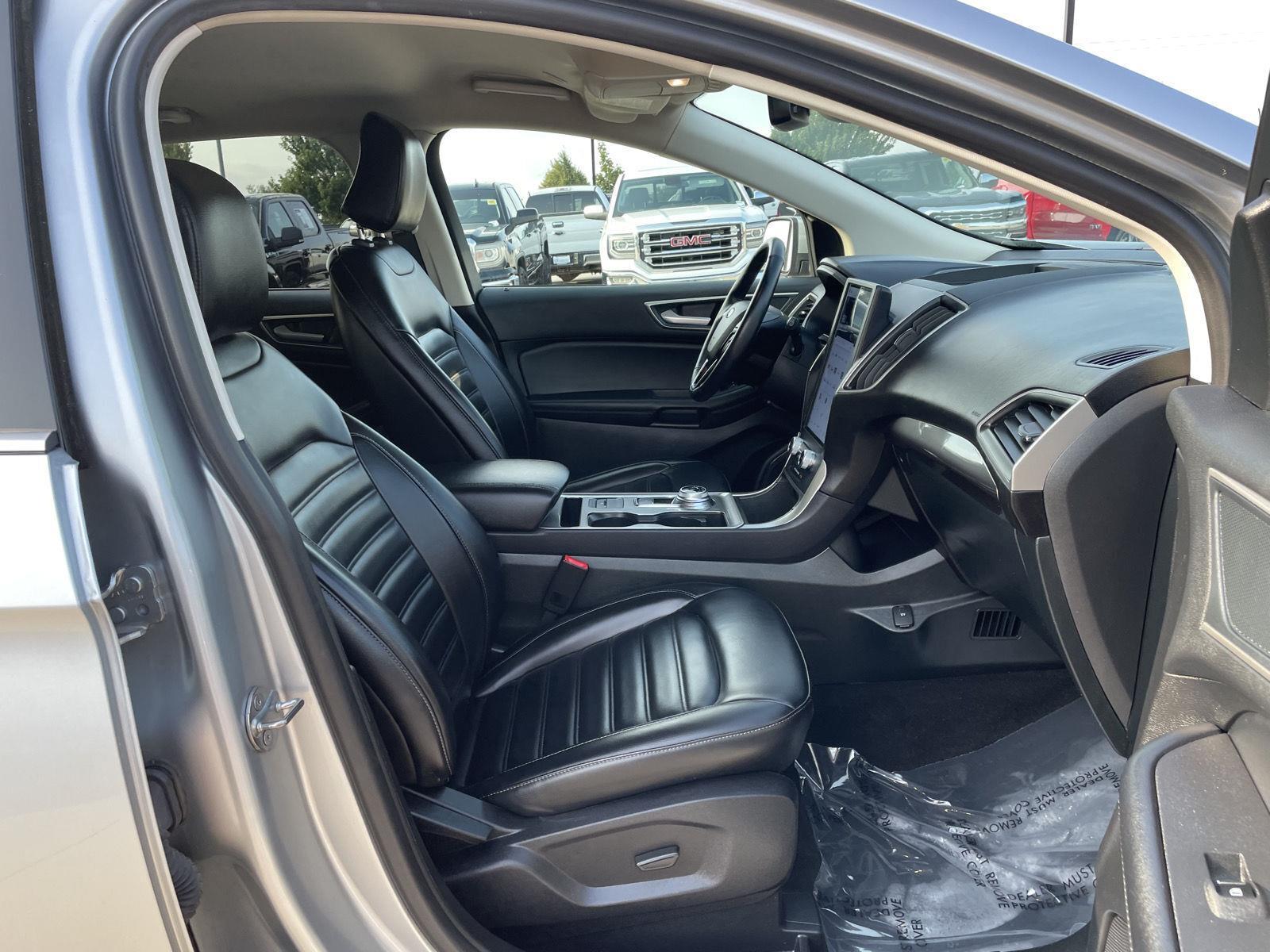 Vehicle photo 19