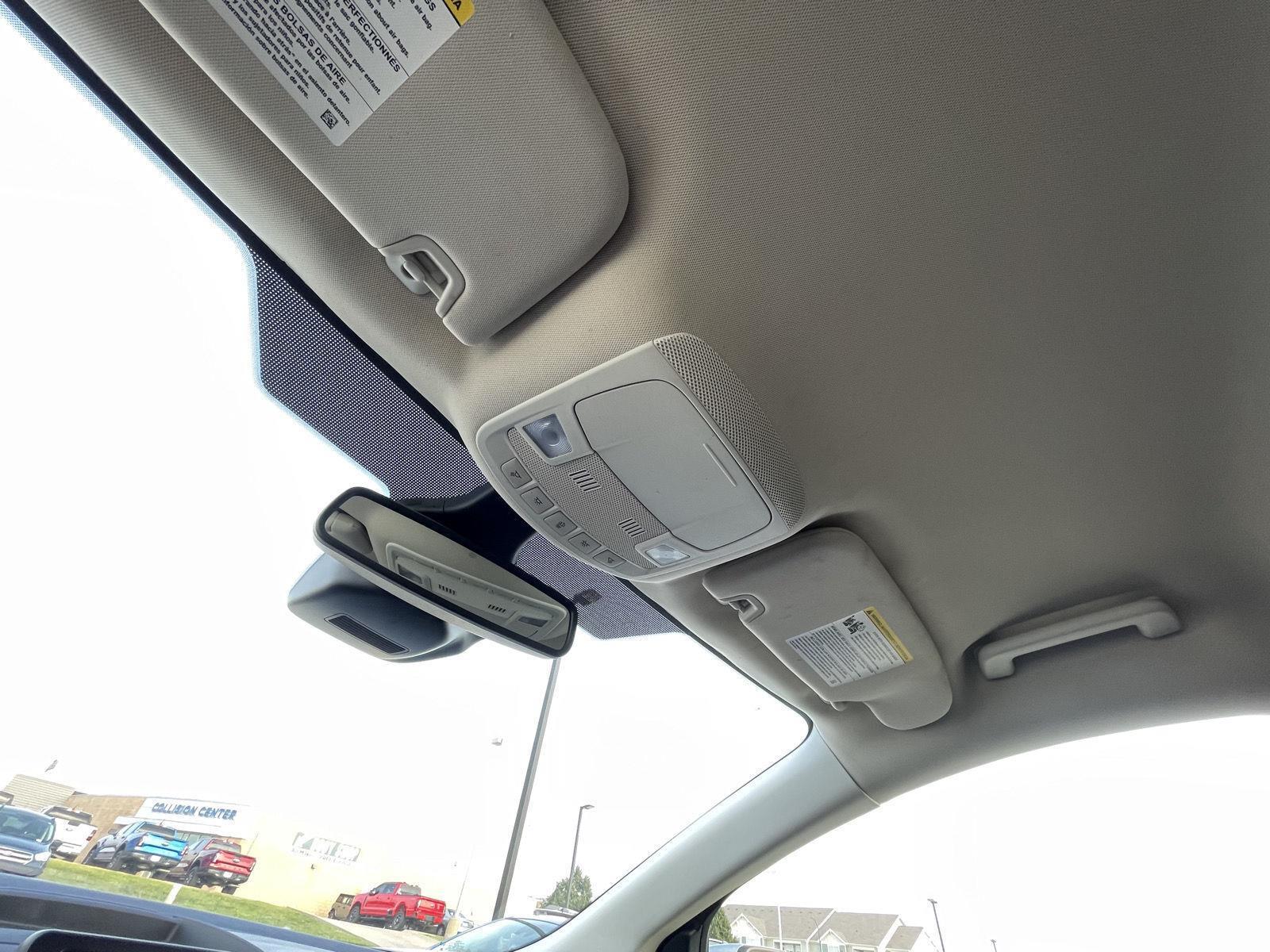 Vehicle photo 21