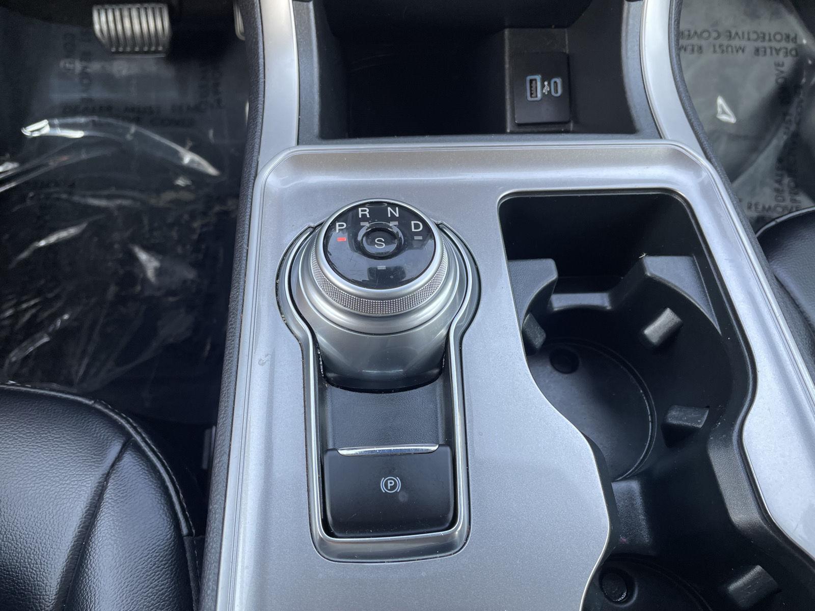 Vehicle photo 29