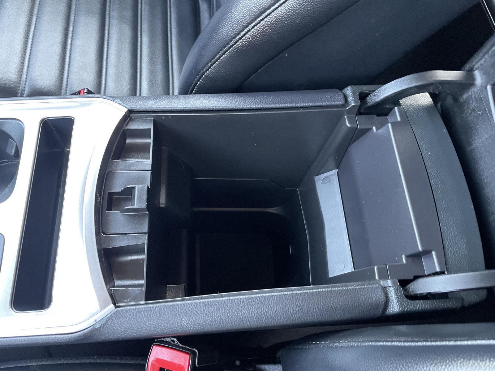 Vehicle photo 30