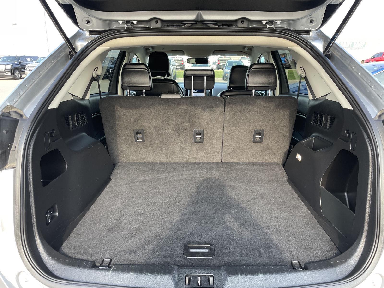 Vehicle photo 34