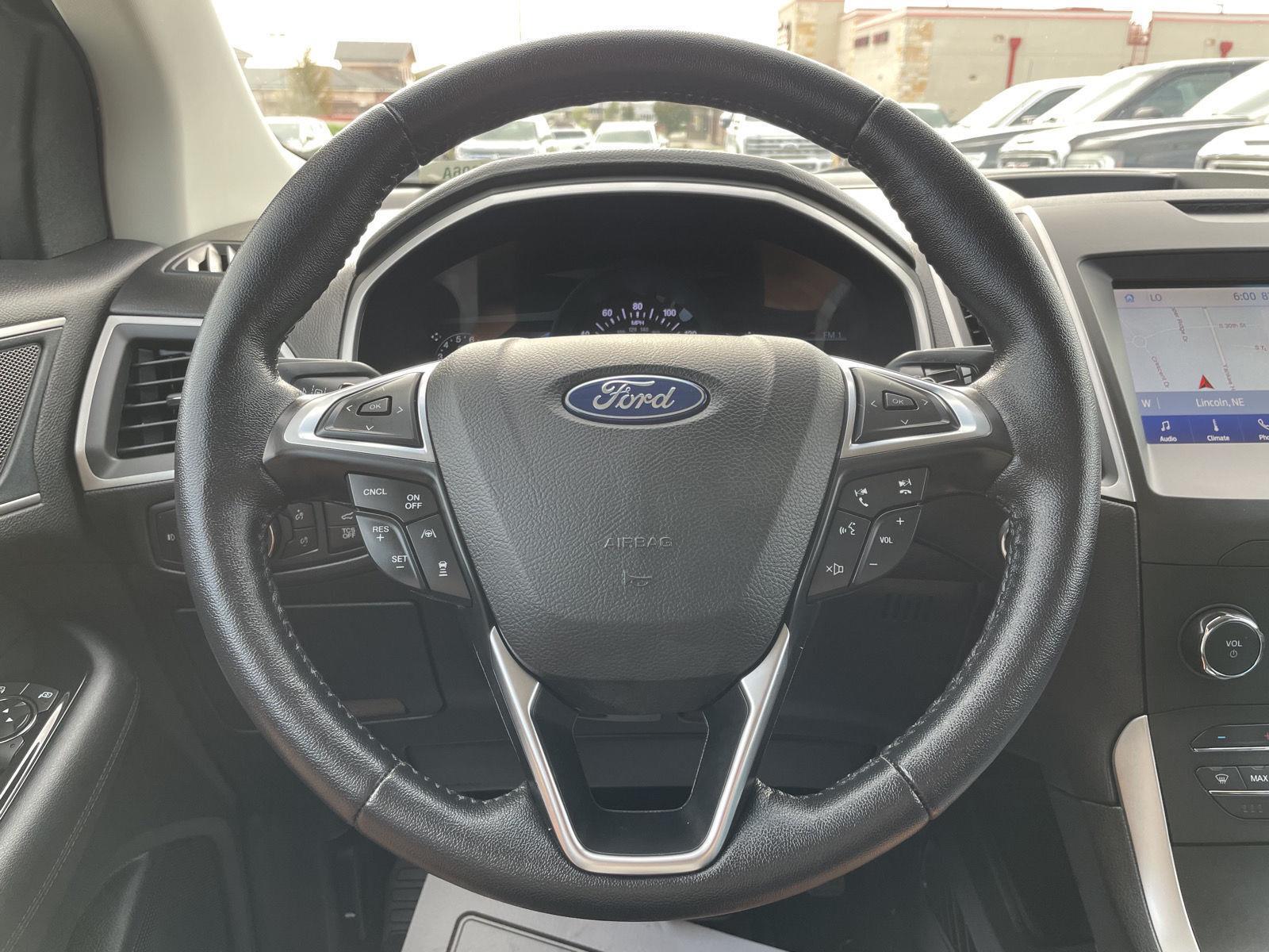 Vehicle photo 12