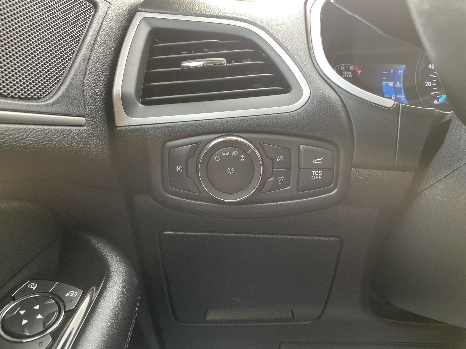 Vehicle photo 16