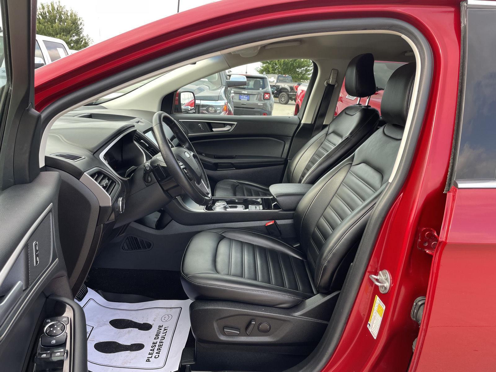 Vehicle photo 17