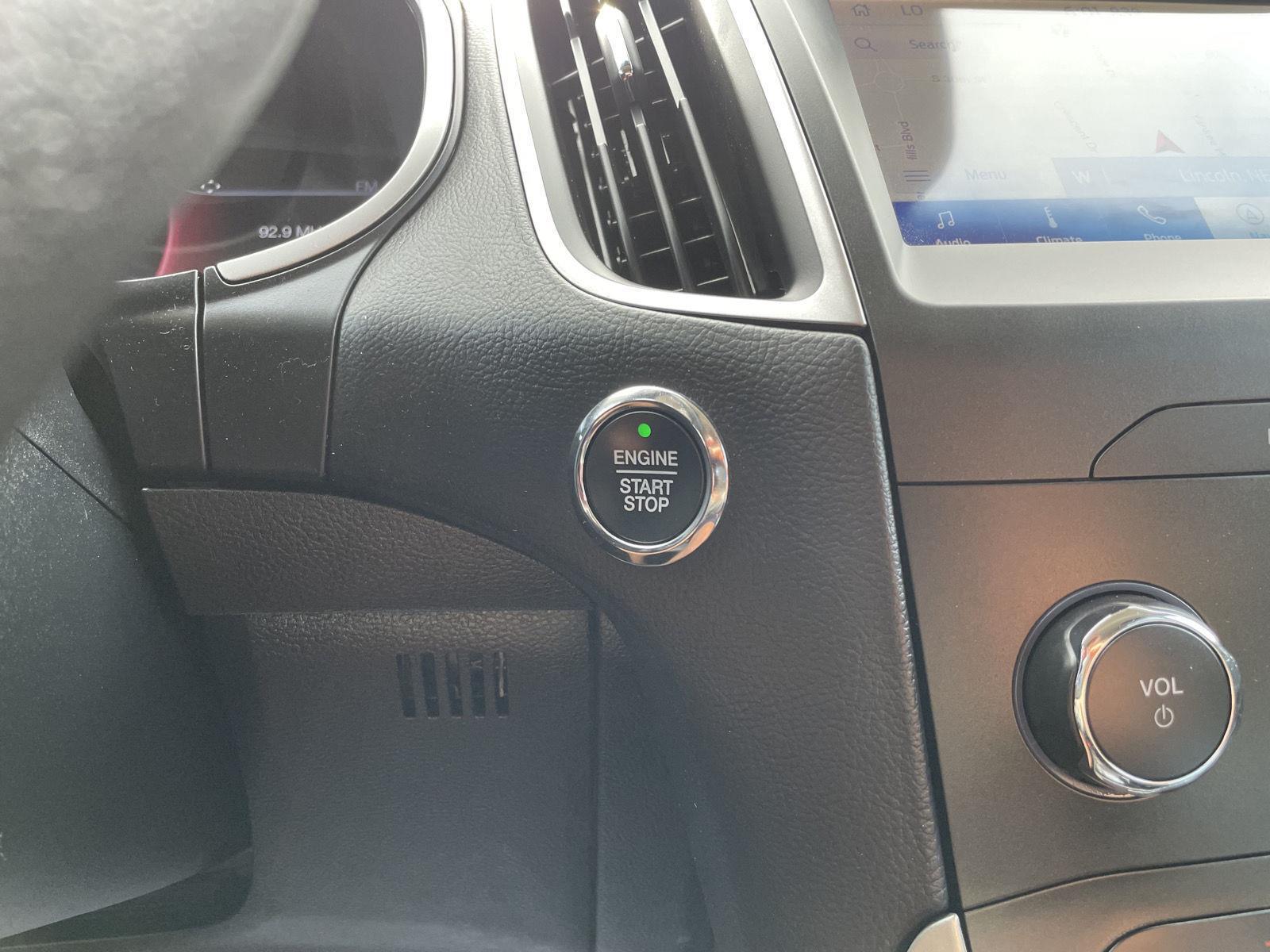 Vehicle photo 25