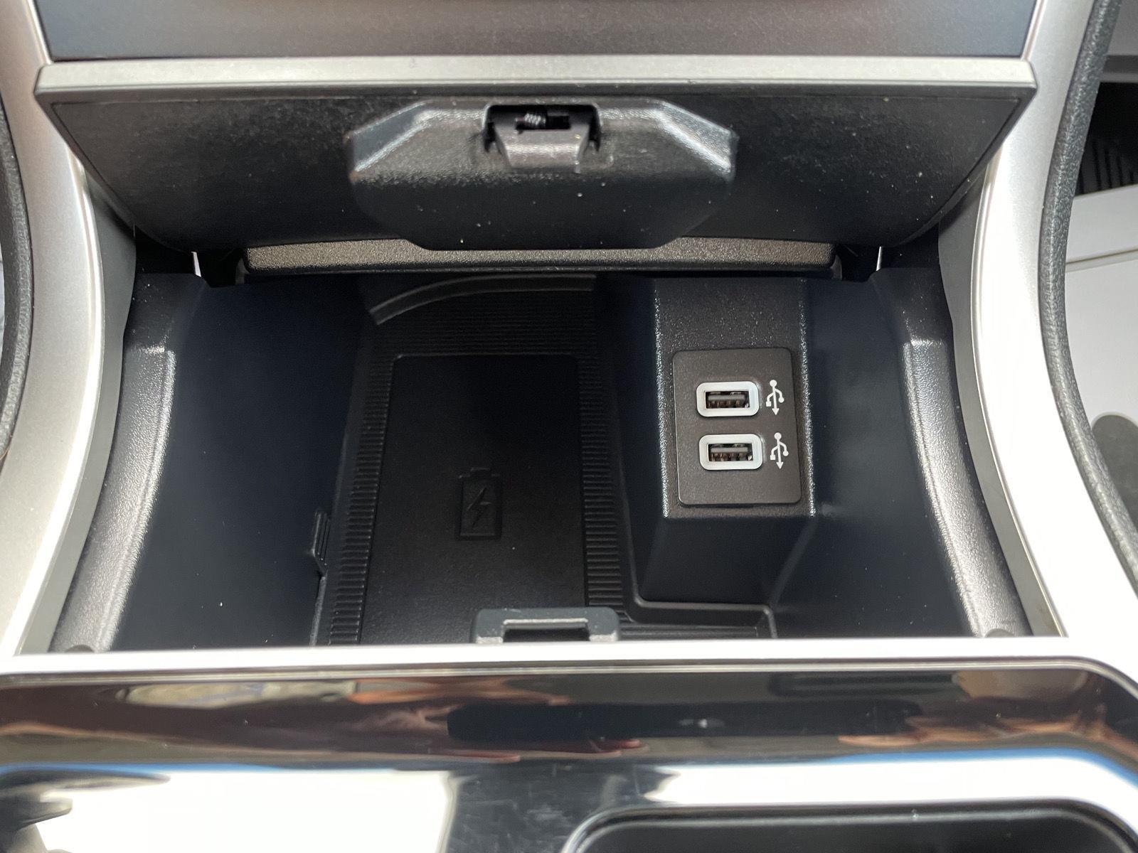 Vehicle photo 28