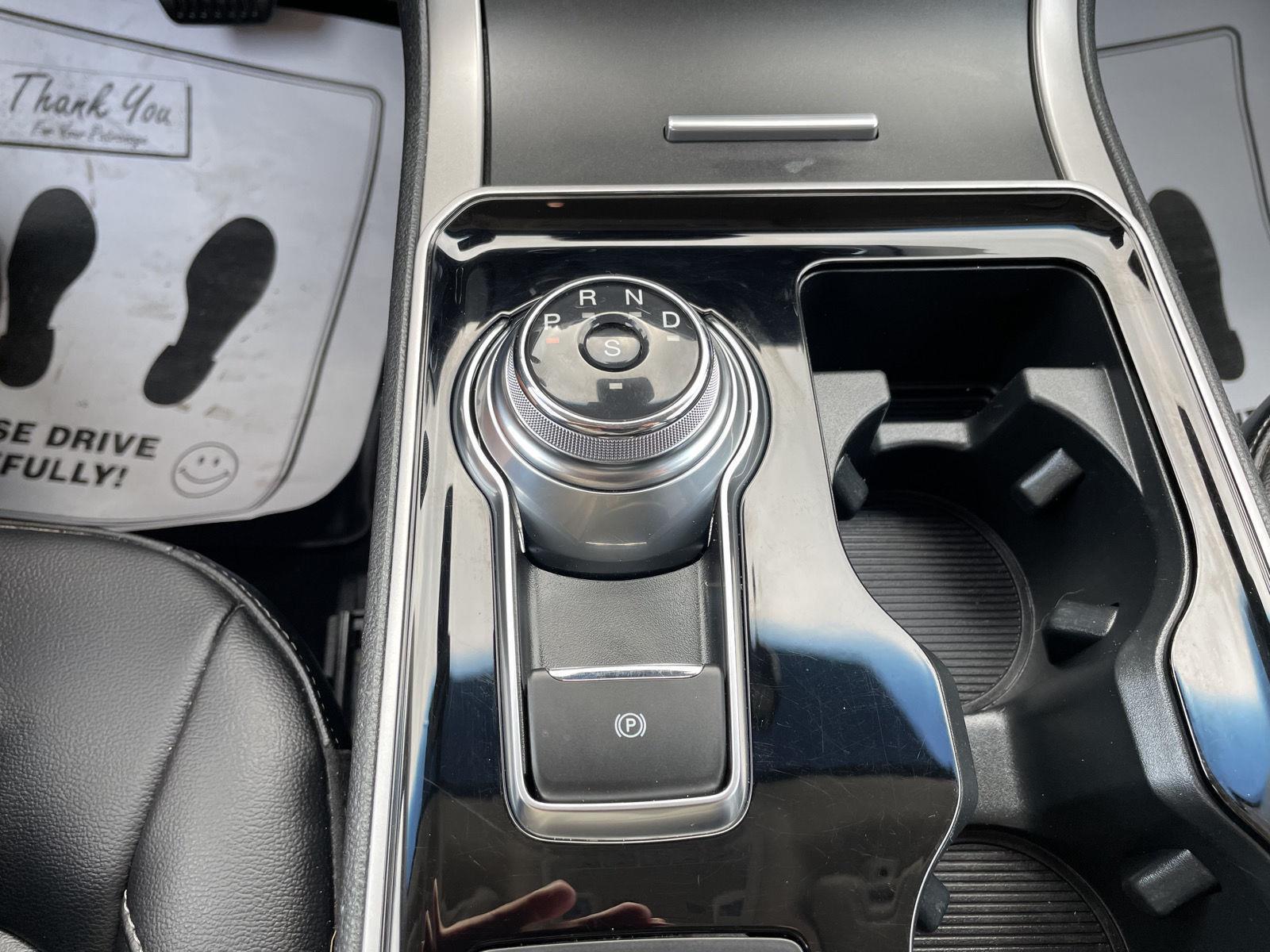 Vehicle photo 30