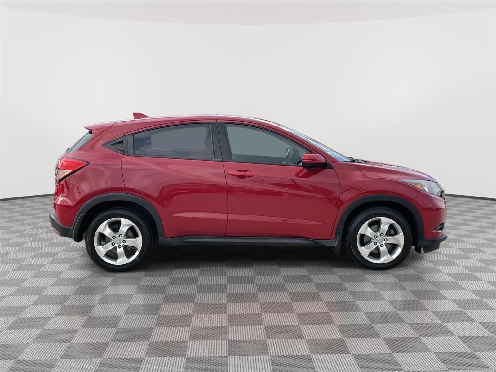 Vehicle photo 6