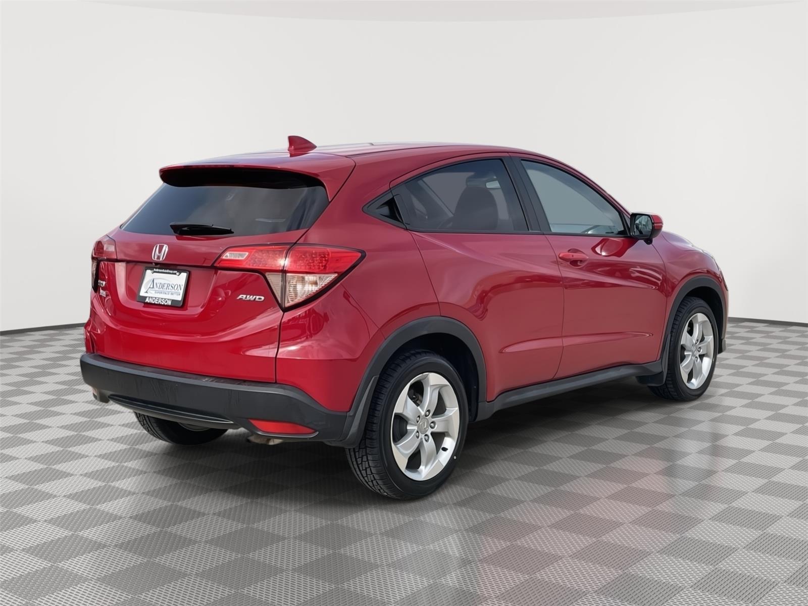 Vehicle photo 7