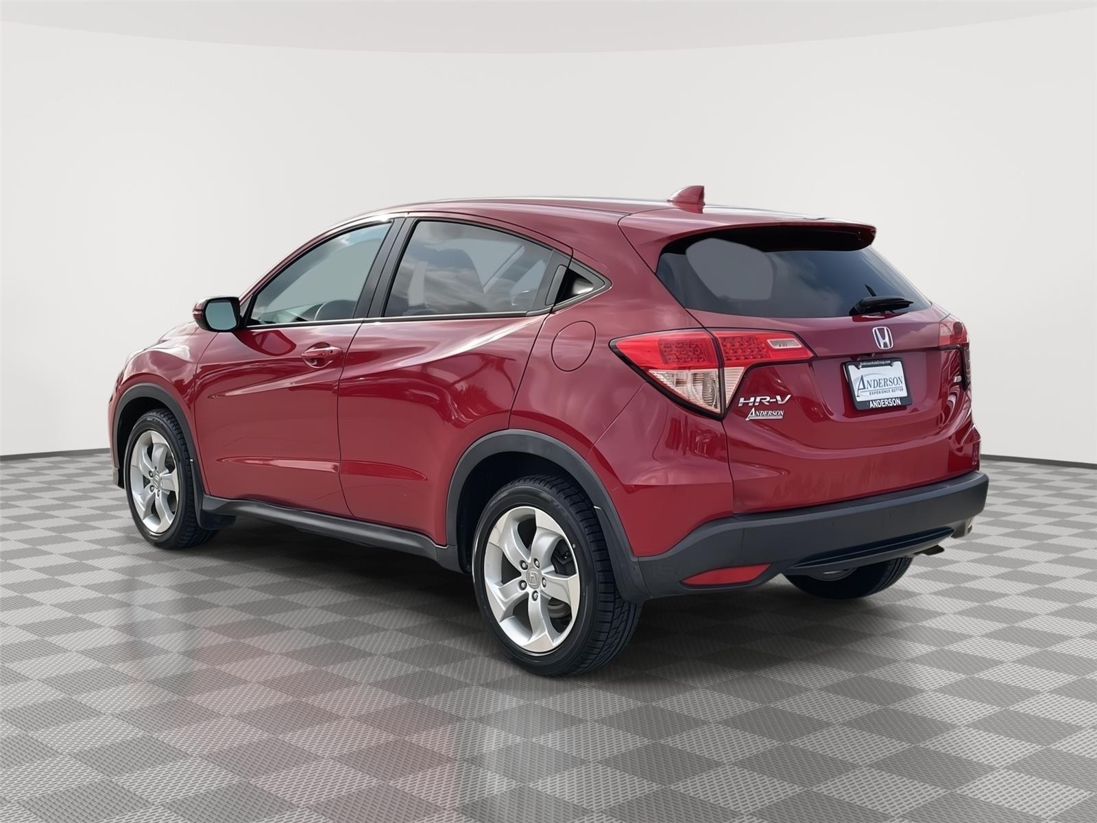 Vehicle photo 9