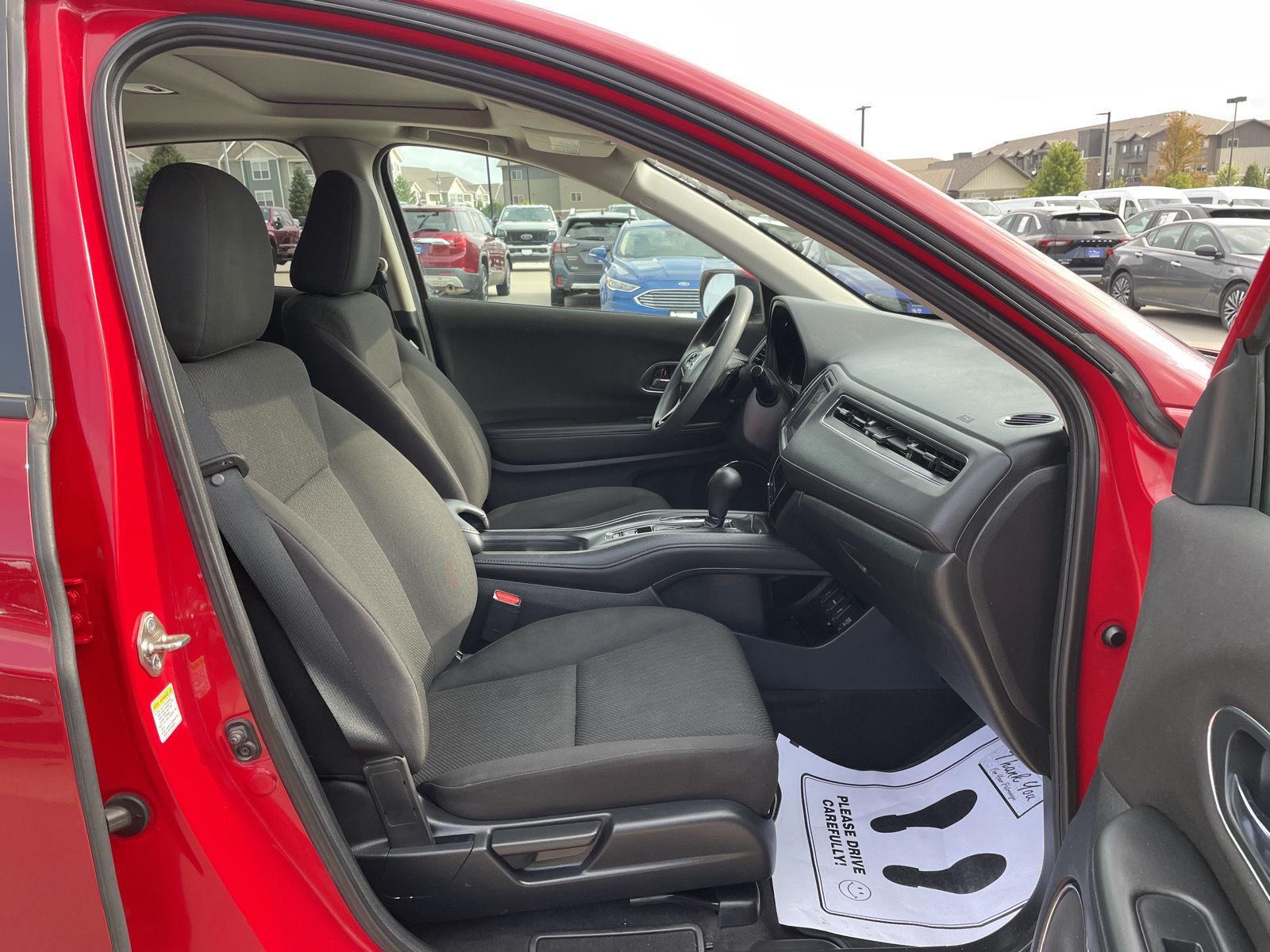 Vehicle photo 19