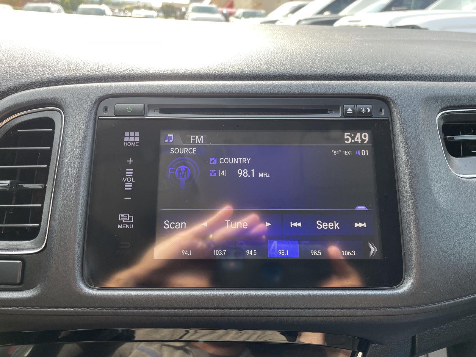 Vehicle photo 25