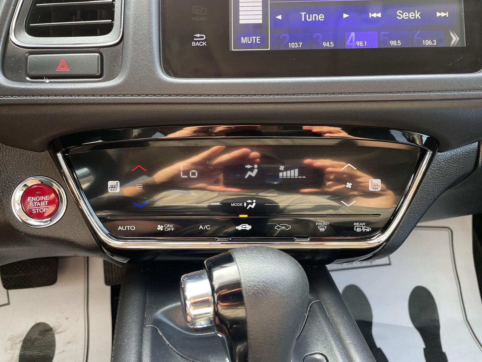 Vehicle photo 26