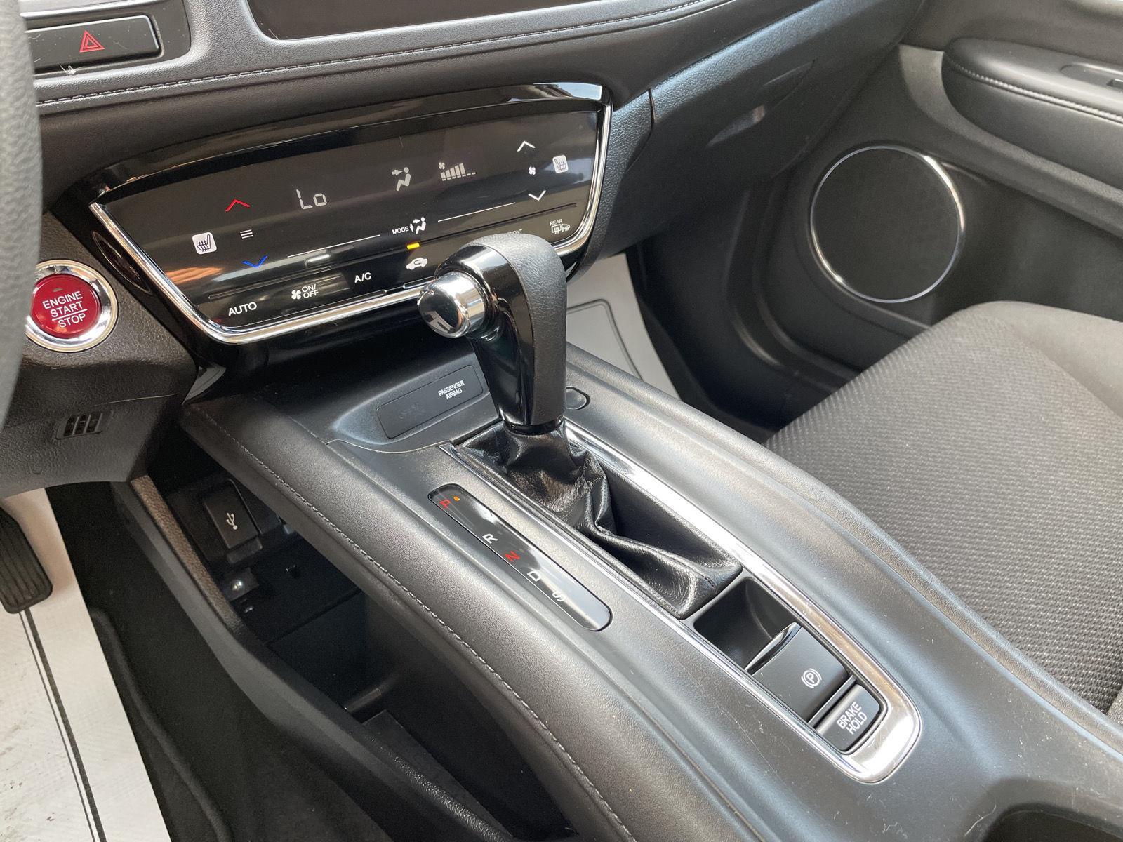 Vehicle photo 29