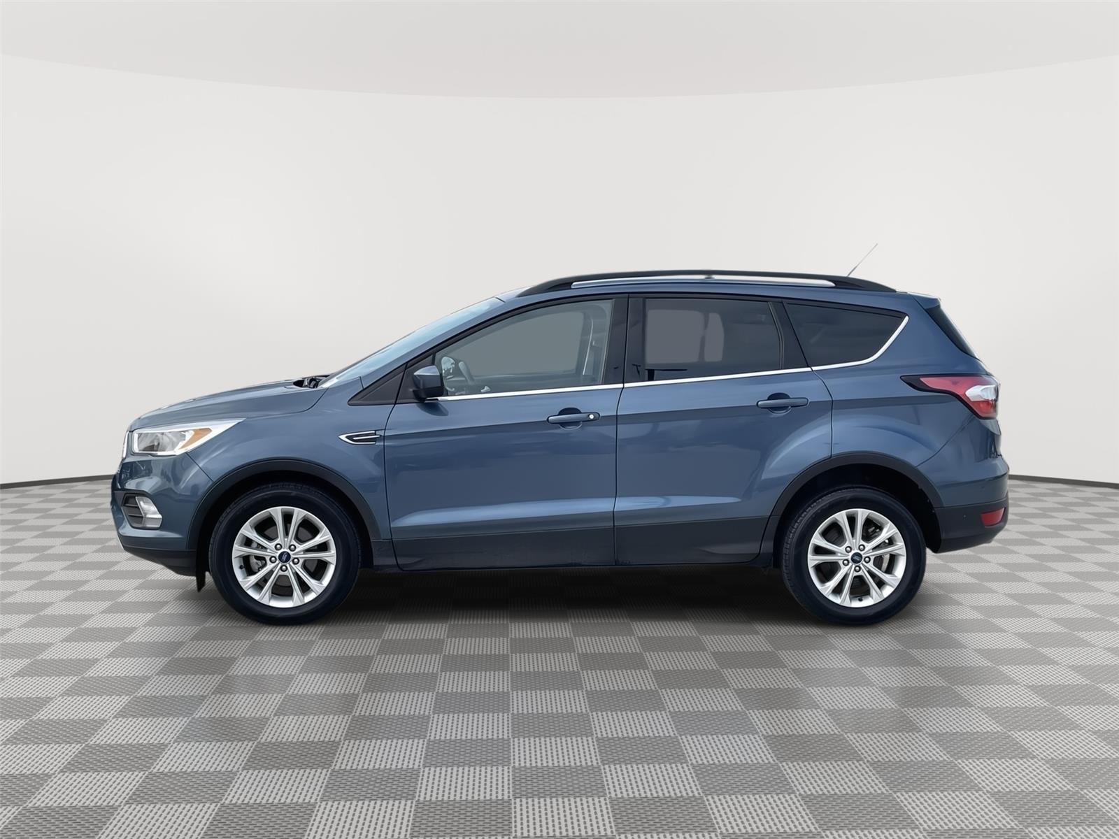Vehicle photo 2
