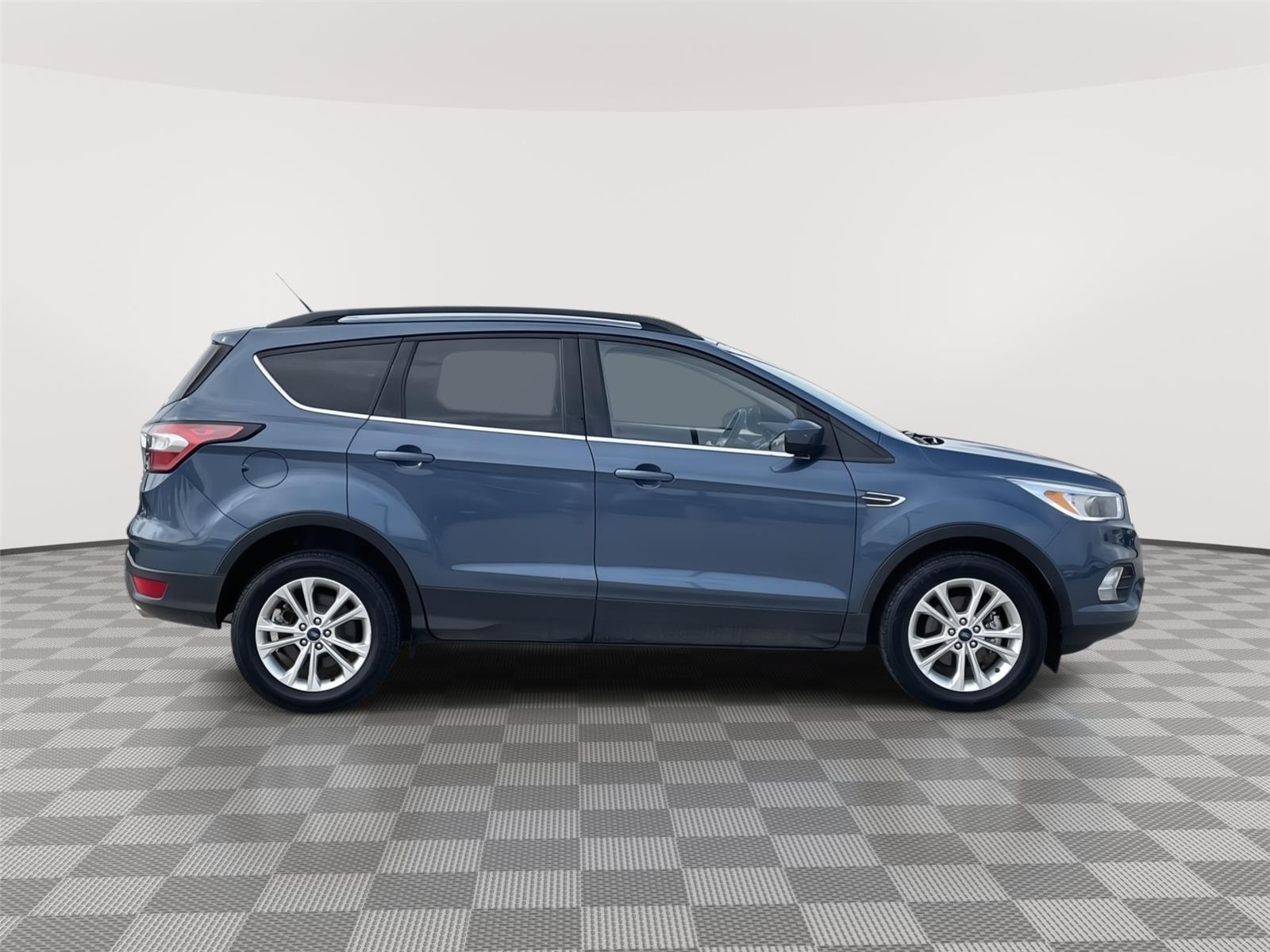 Vehicle photo 6