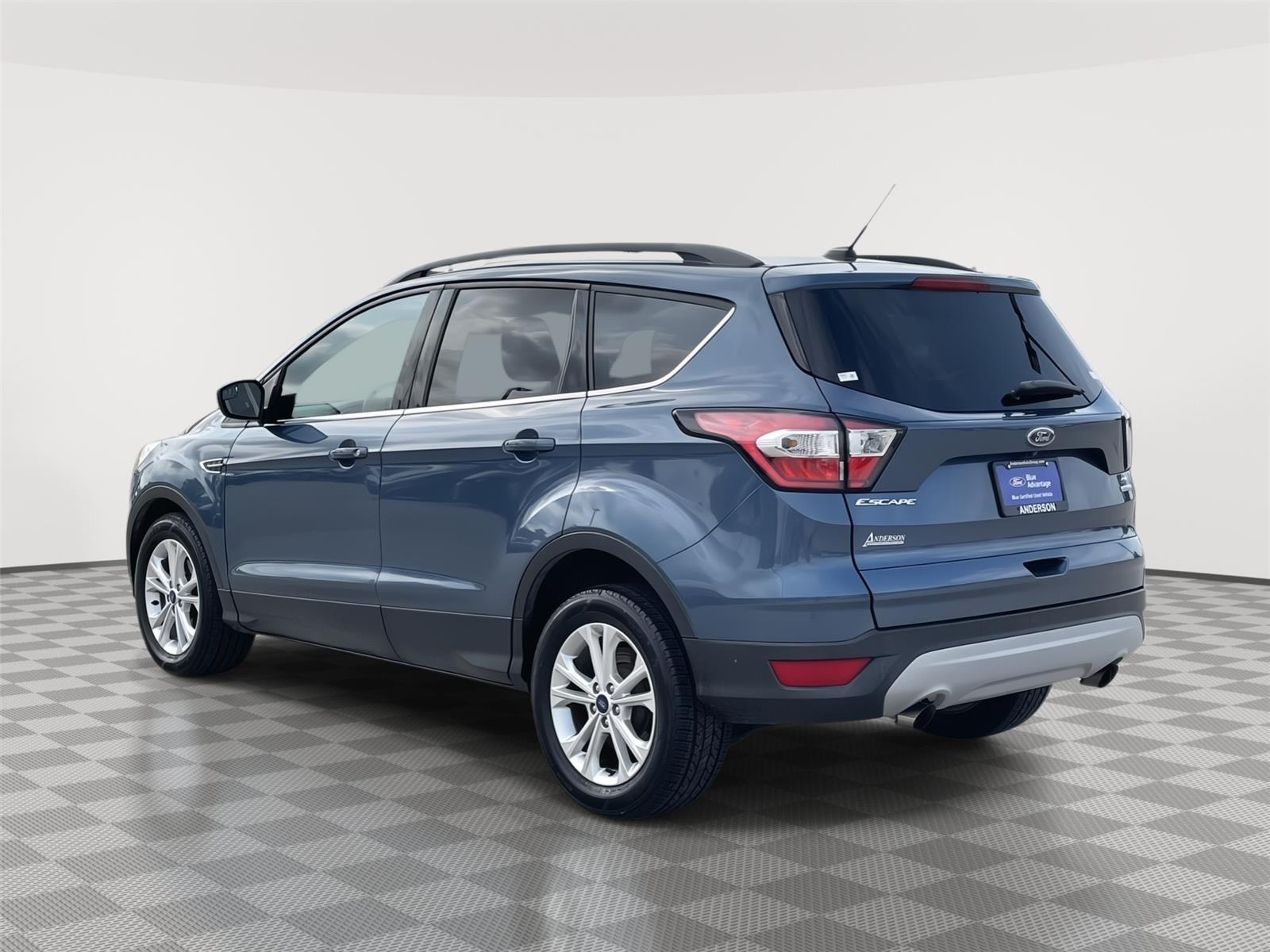 Vehicle photo 9