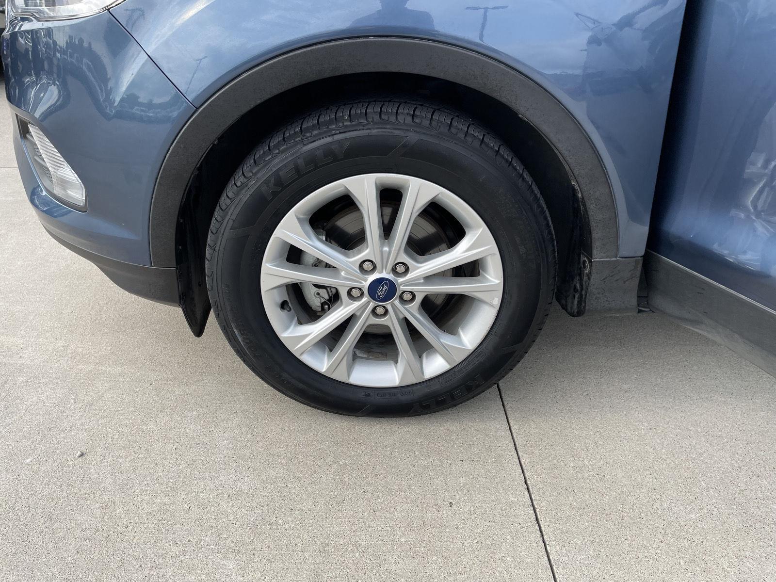 Vehicle photo 10